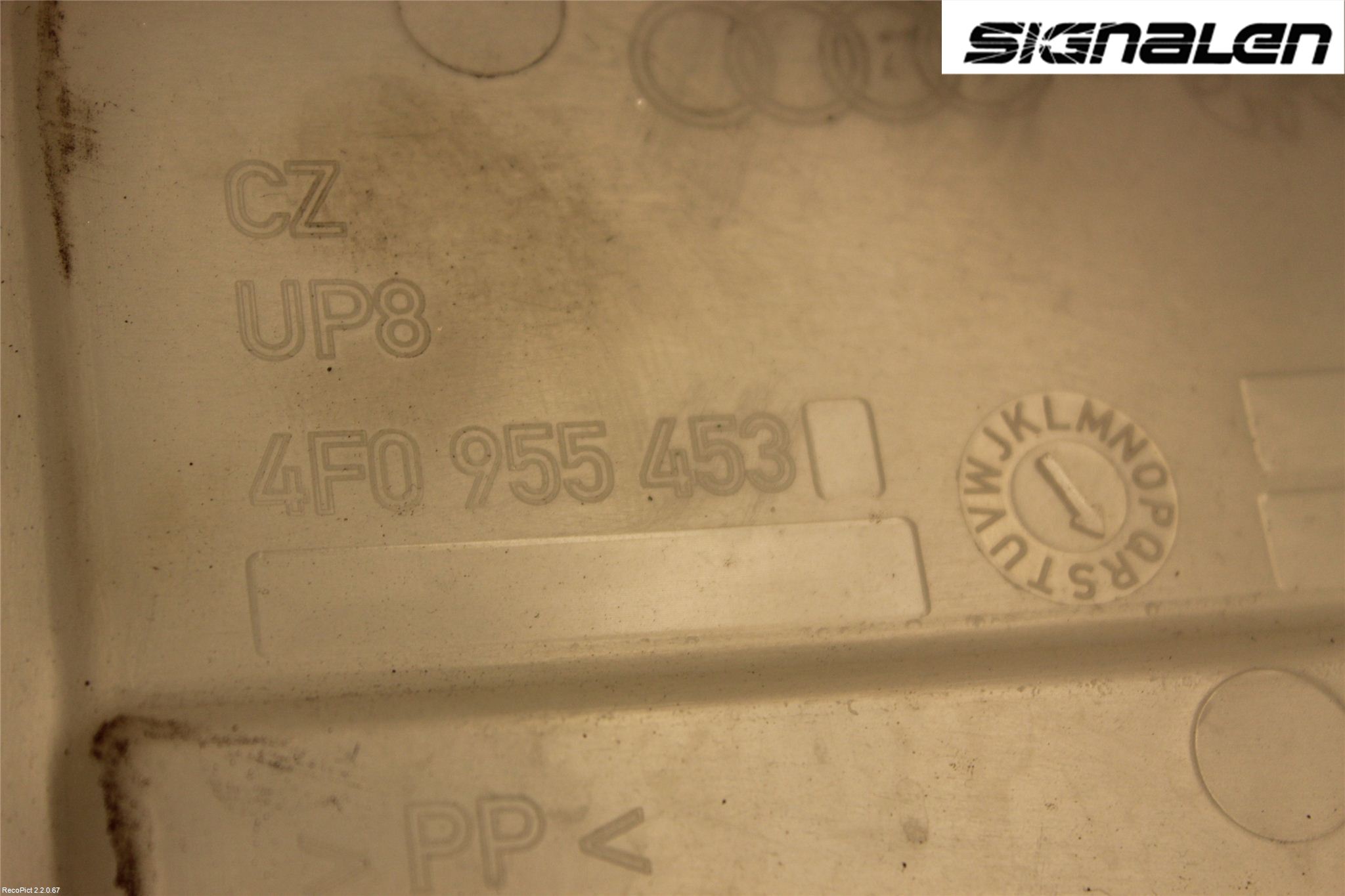 Audi A6/S6     05-11 Spylerbeholder Frontrute-Lykte