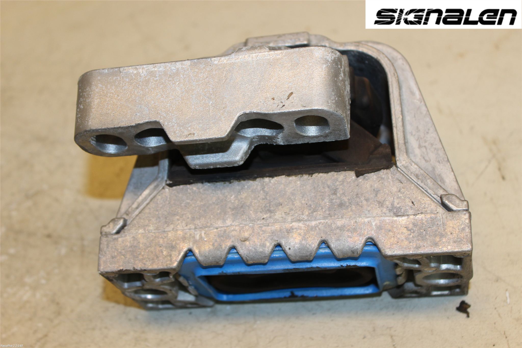 Volkswagen VW TOURAN 10-15 Motor Feste Gummi