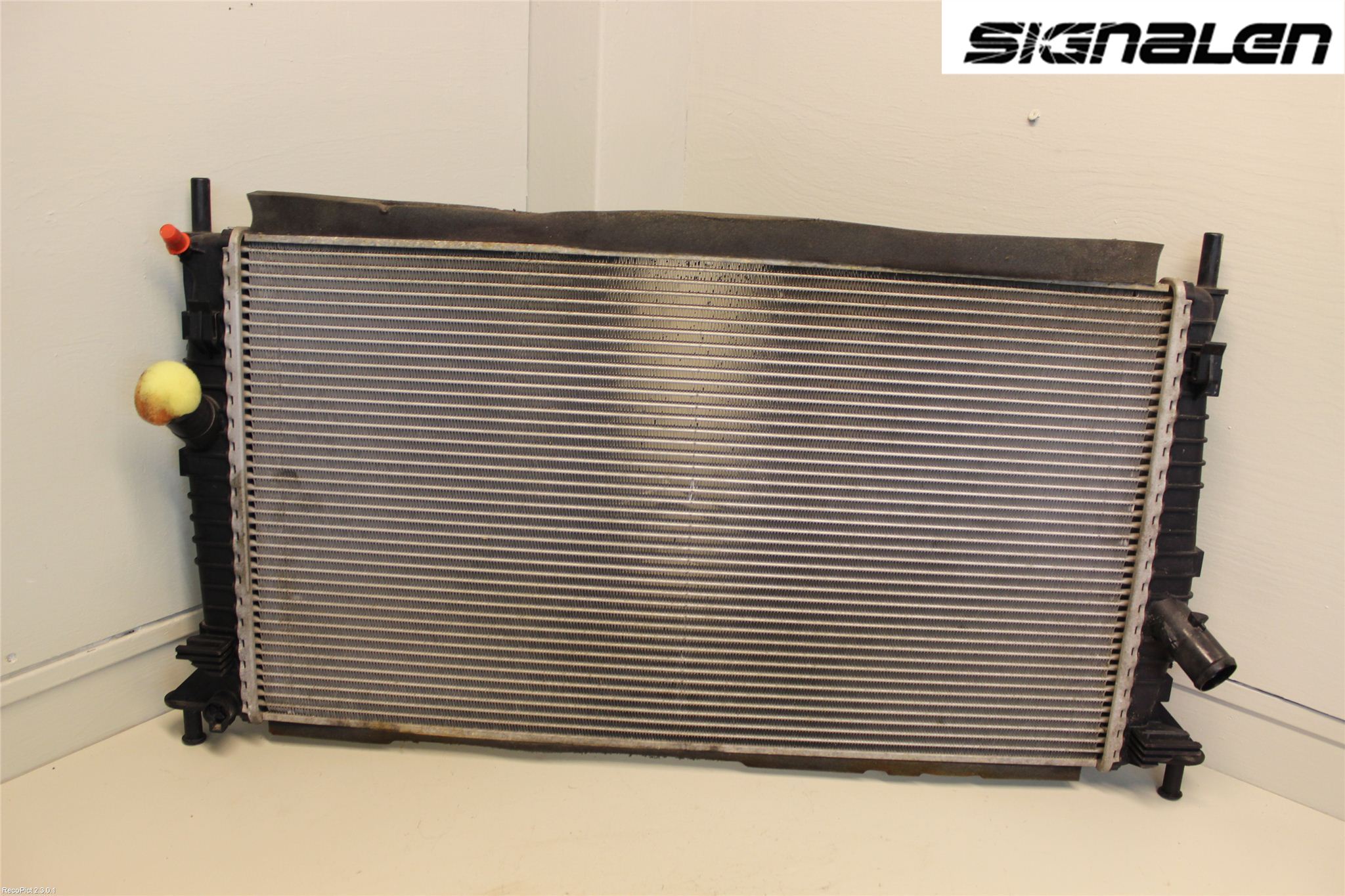 Ford FOCUS     04-07 Radiator Manuell