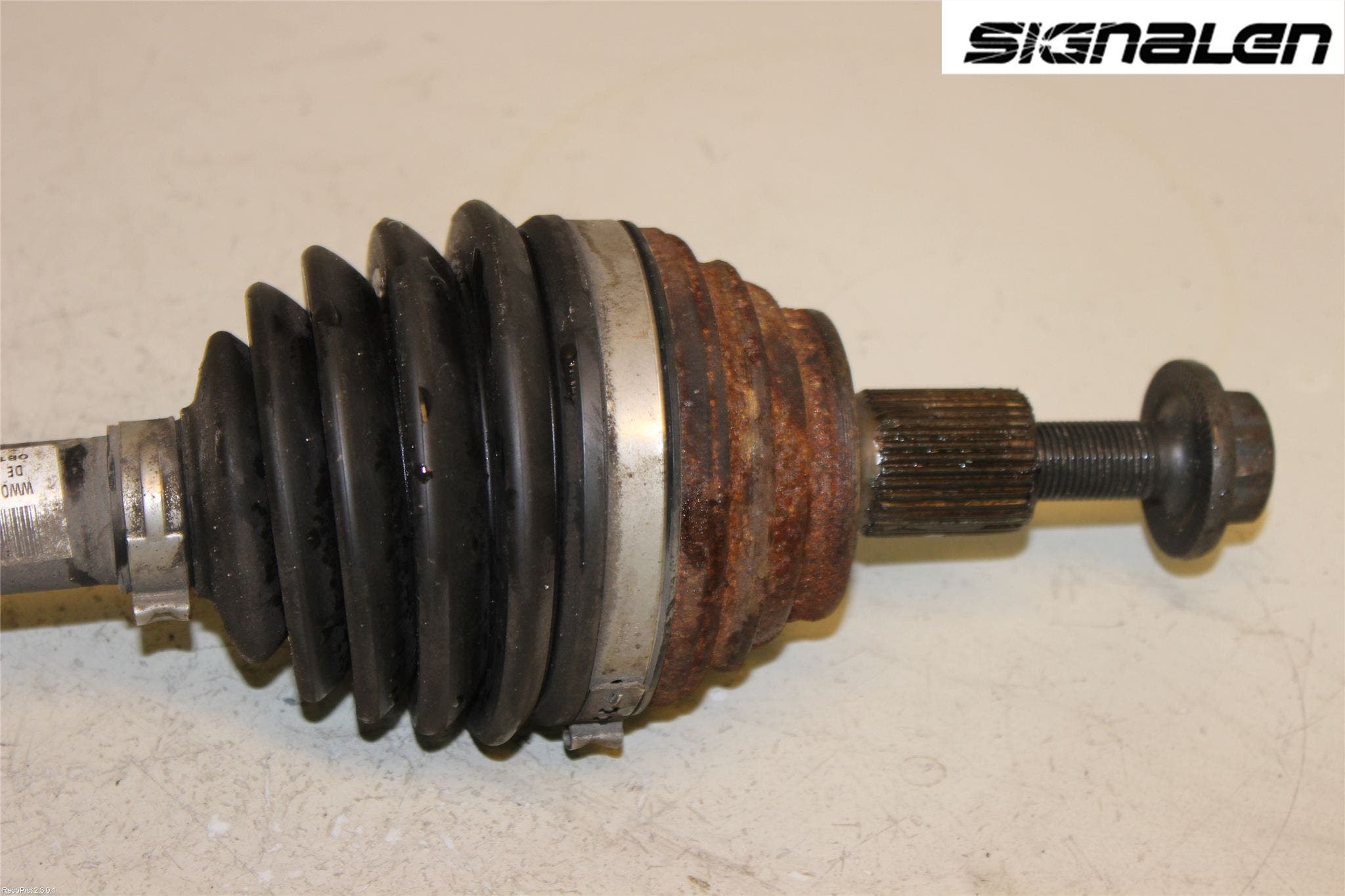 Volkswagen VW GOLF VI 09-13 Drivaksel Foran Kompl Venstre