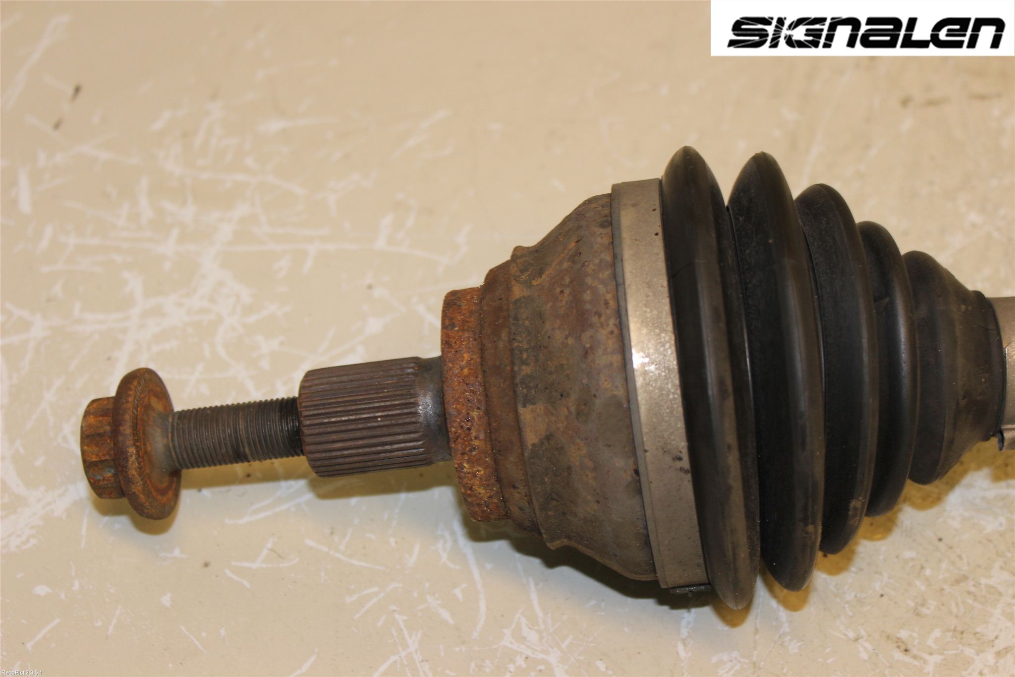 Volkswagen VW PASSAT 11-14 Drivaksel Foran Kompl Venstre