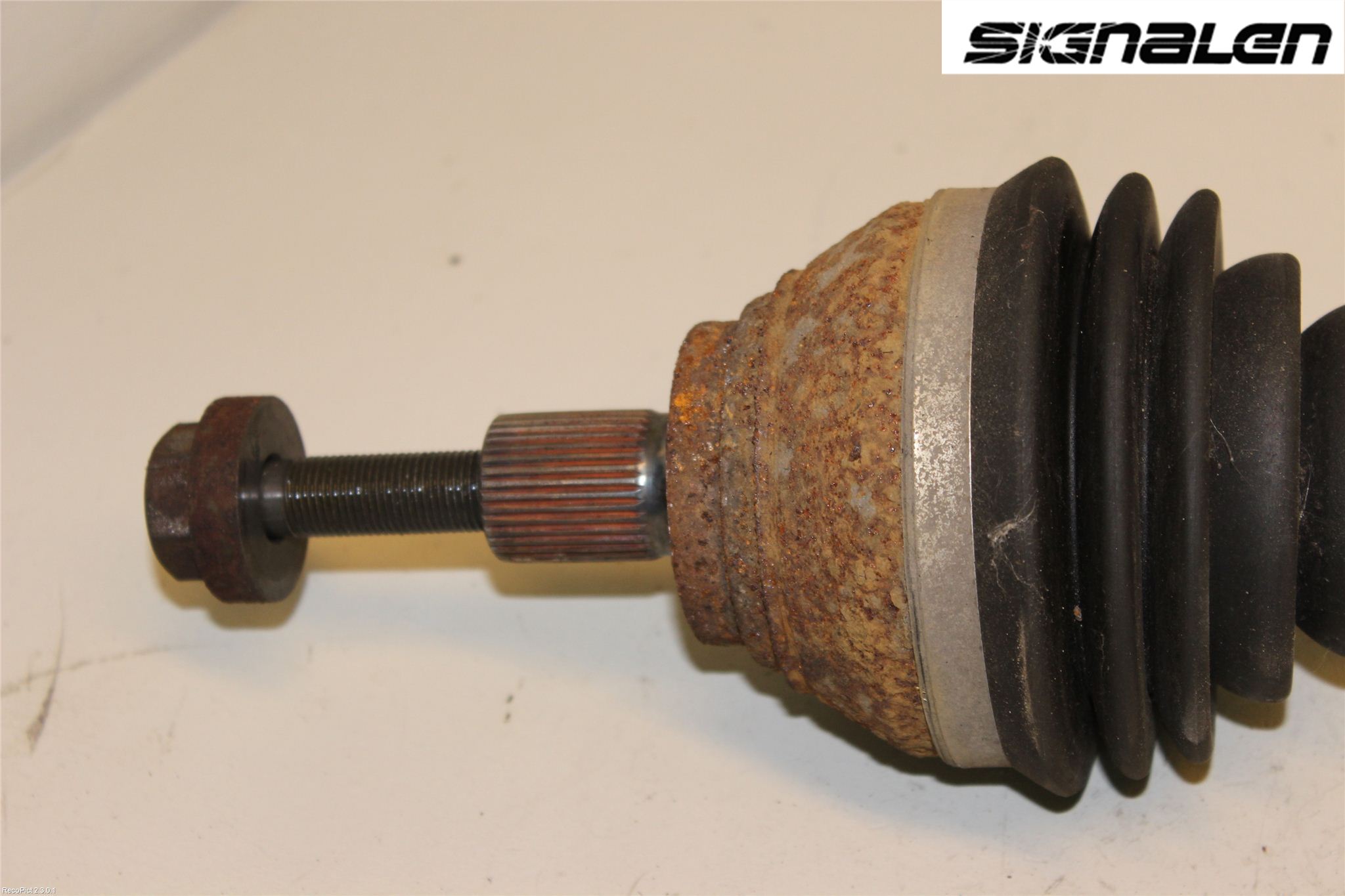 Volkswagen VW CADDY      04-10 Drivaksel Foran Kompl Venstre