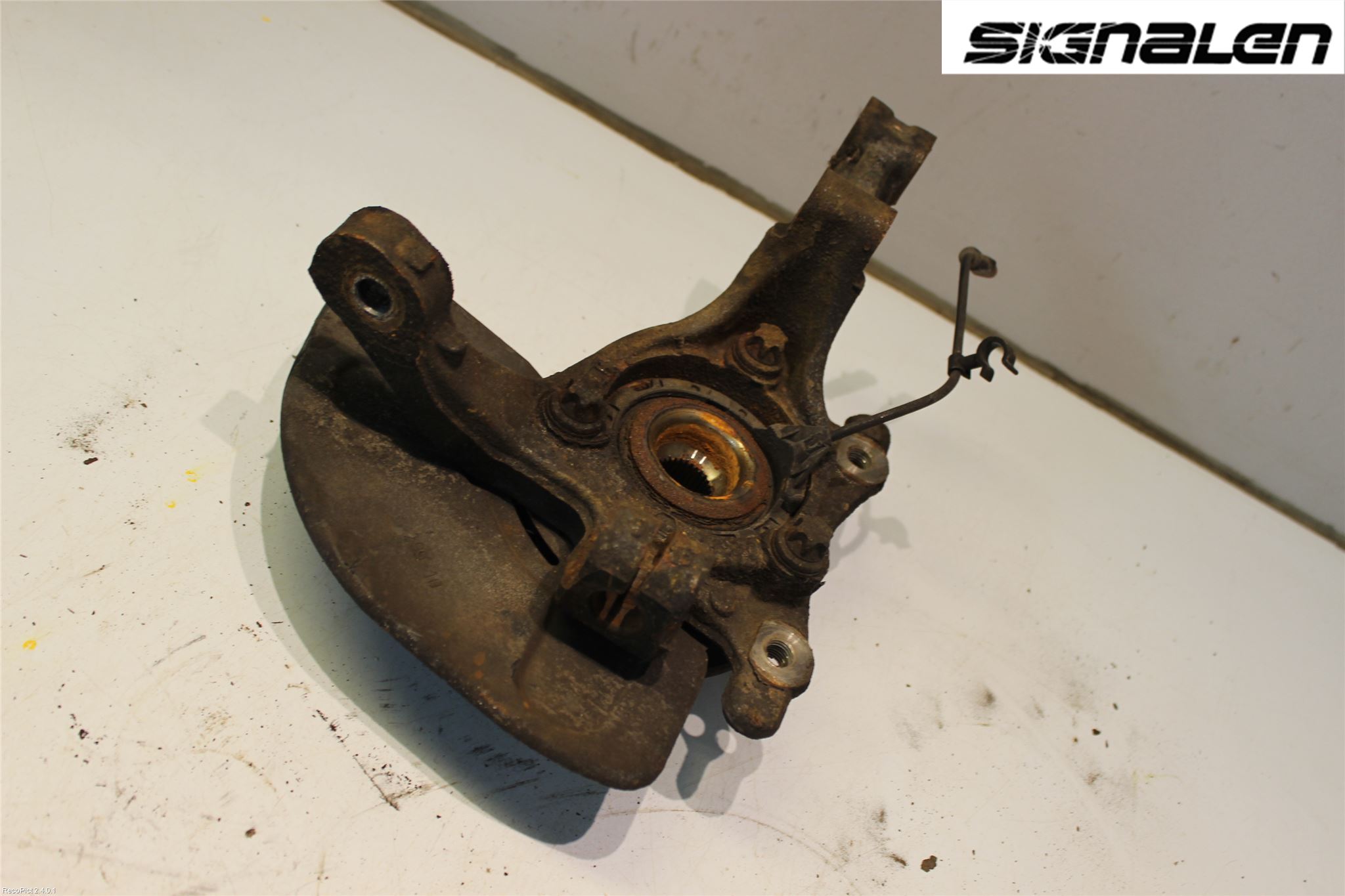 Opel ZAFIRA B 06-14 Spindel Vf