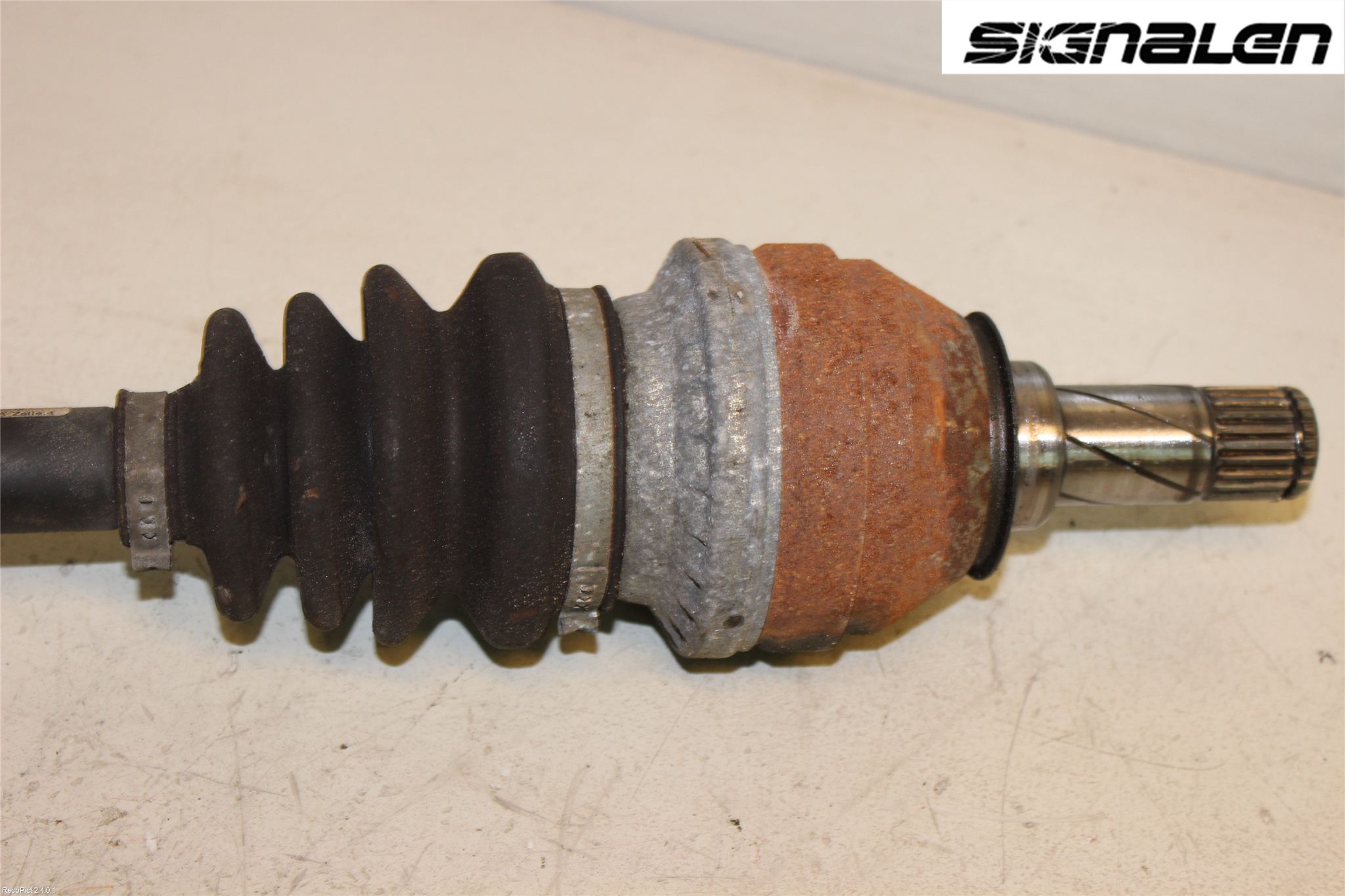 Opel ASTRA H 04-12 Drivaksel Foran Kompl Venstre