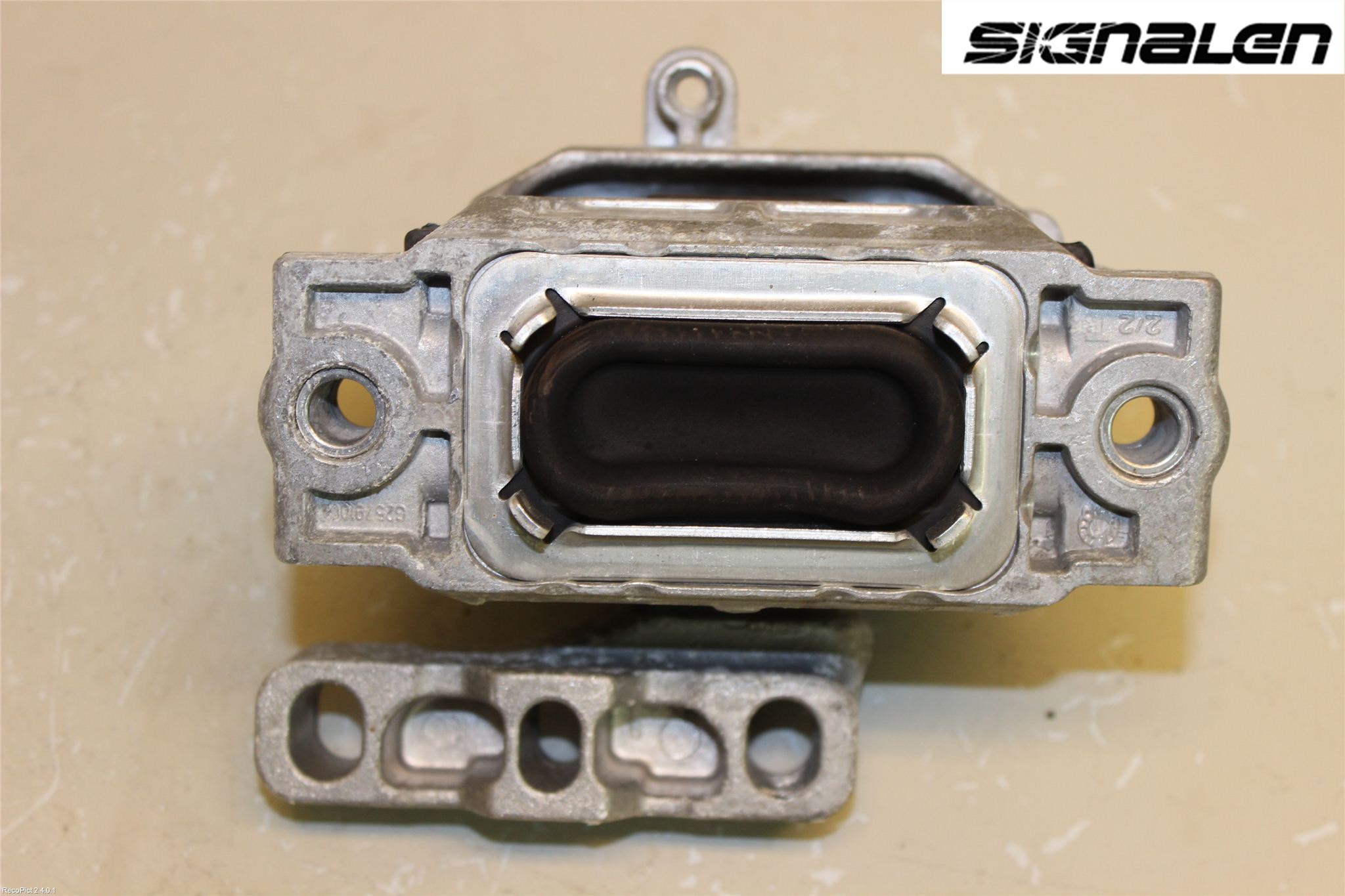 Volkswagen VW GOLF VI 09-13 Motor Feste Gummi