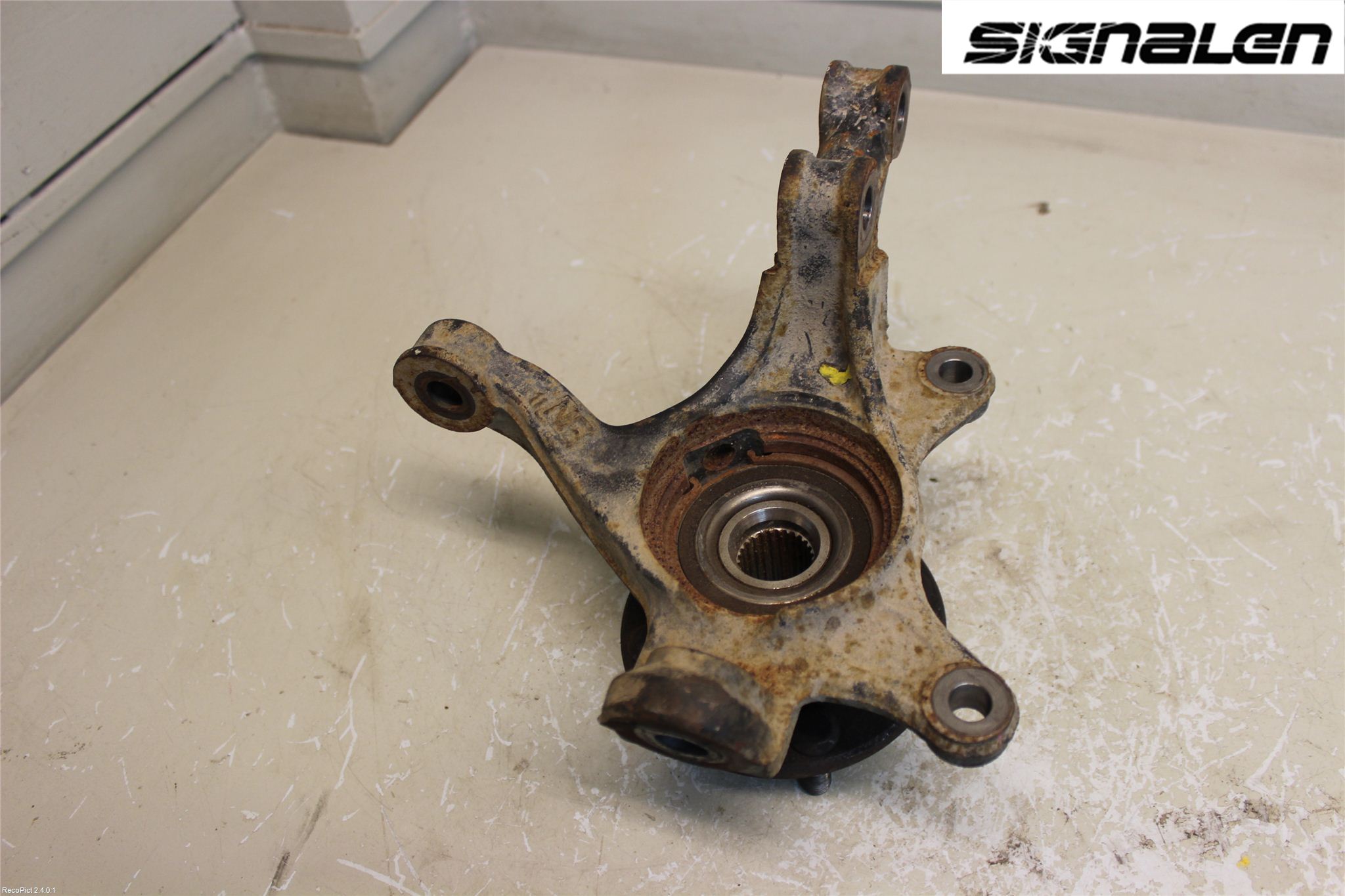 Toyota YARIS XP130 12-14 Spindel Vf
