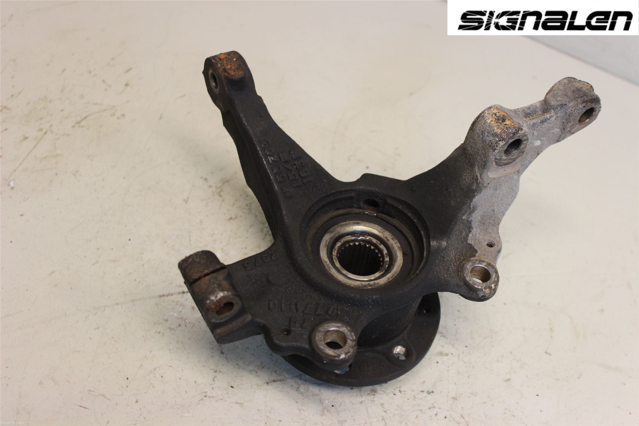 Opel CORSA D 07-14 Spindel Vf