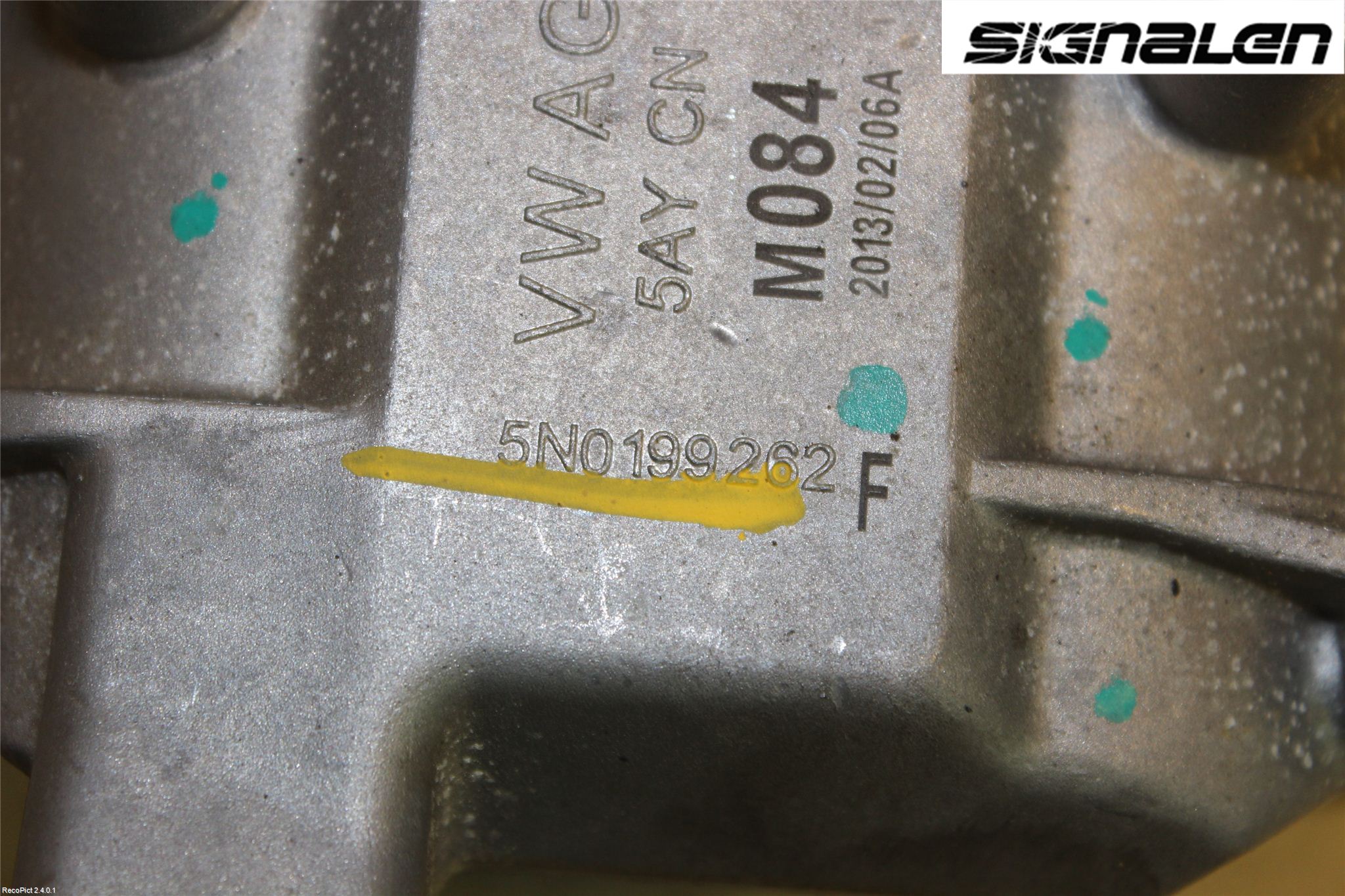 Audi Q3 8U 12-18 Motor Feste Gummi