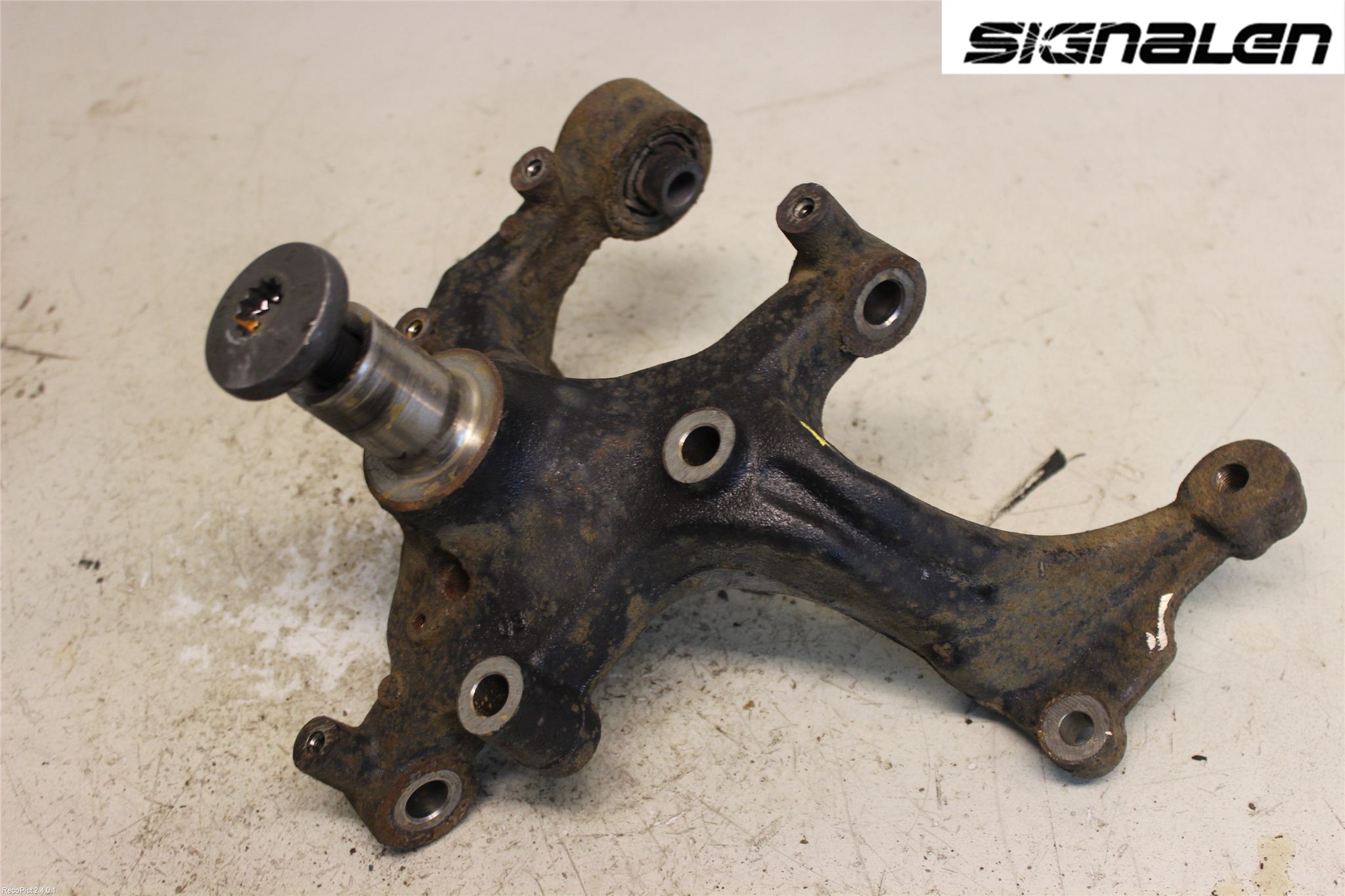 Volkswagen VW JETTA VI 11- Spindel Vb