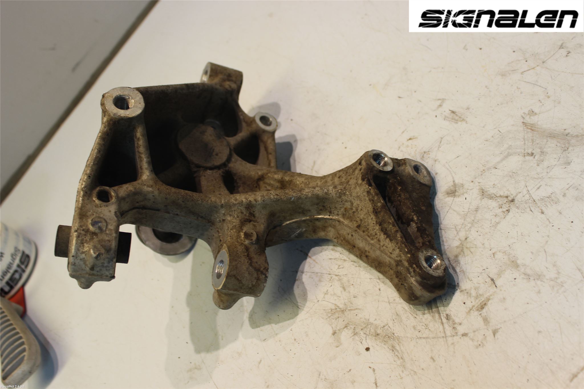 Volkswagen VW PASSAT 11-14 Spindel Vb