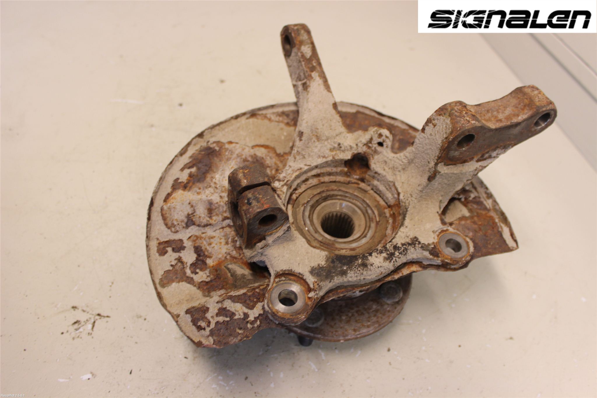 Mitsubishi OUTLANDER 01-07 Spindel Vf