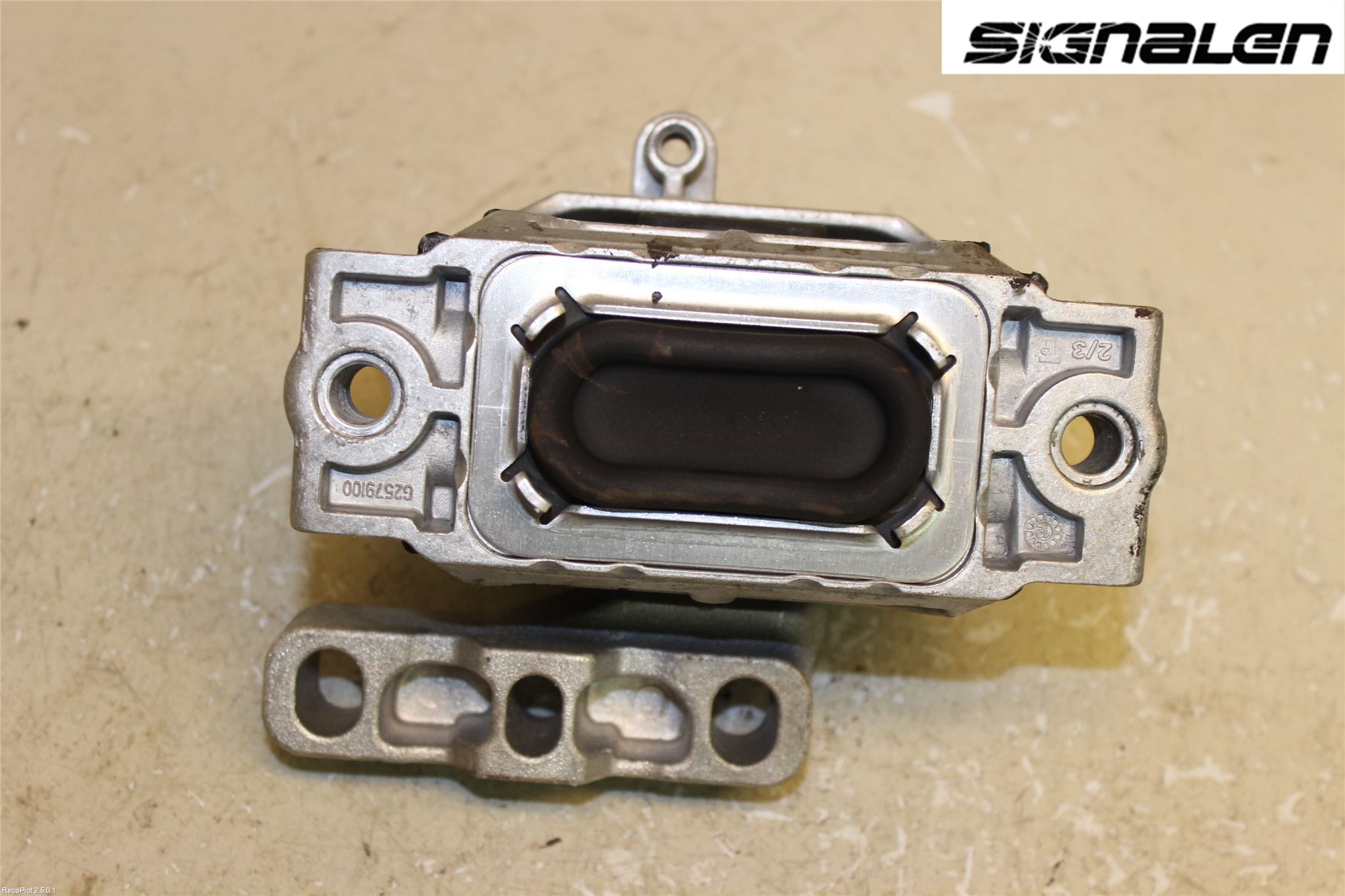 Volkswagen VW GOLF VI 09-13 Motor Feste Gummi
