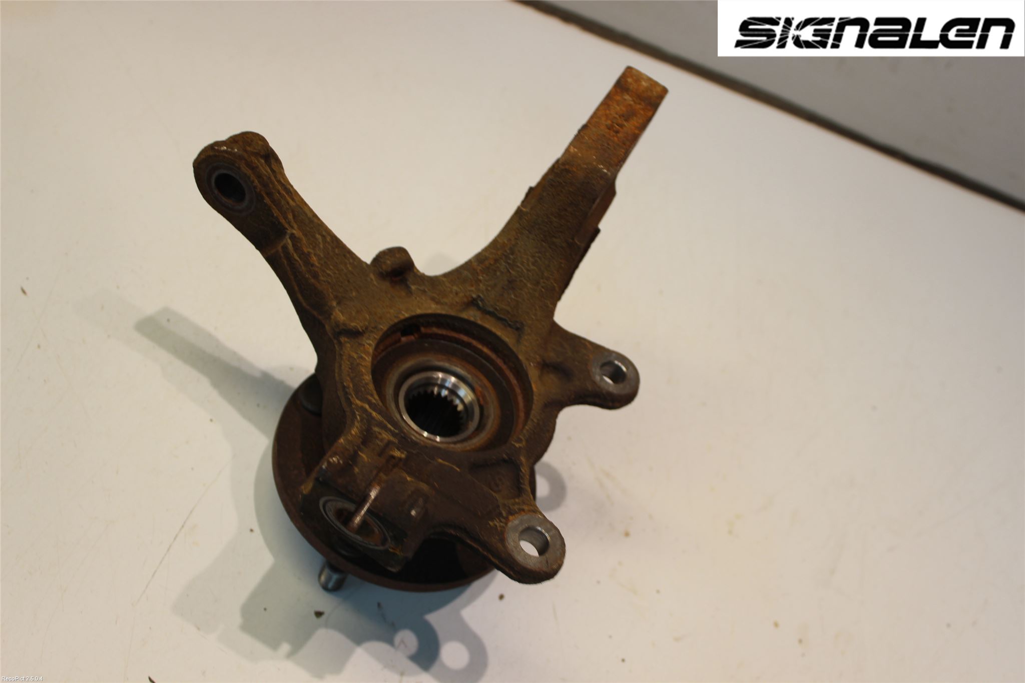 Nissan MICRA 11-16 Spindel Vf