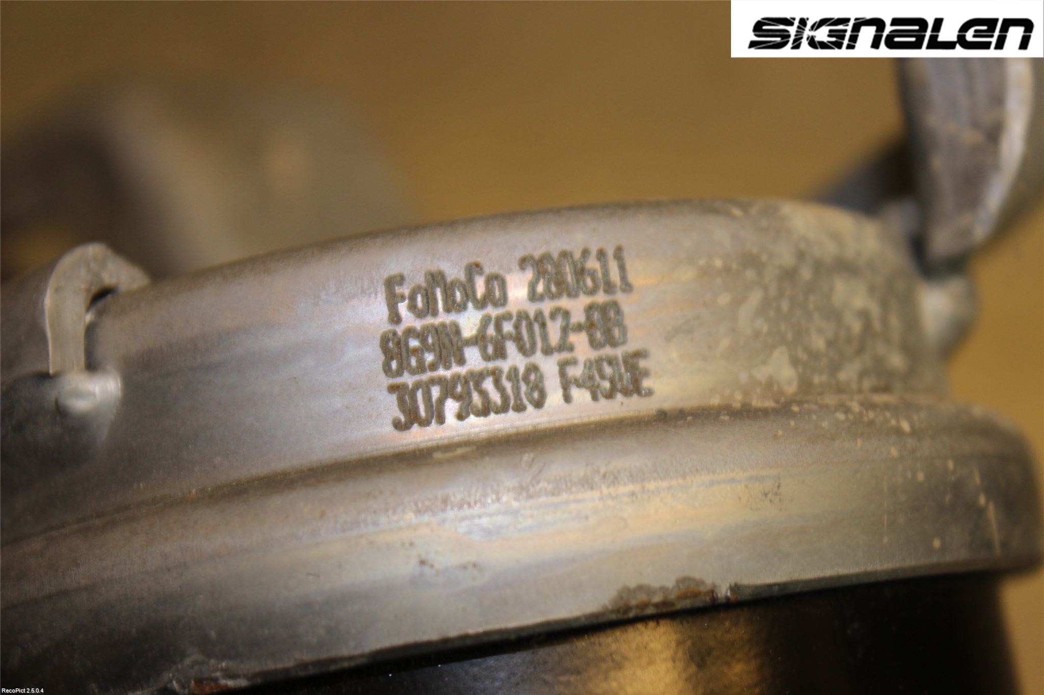 Volvo XC70 08-13 Motor Feste Gummi
