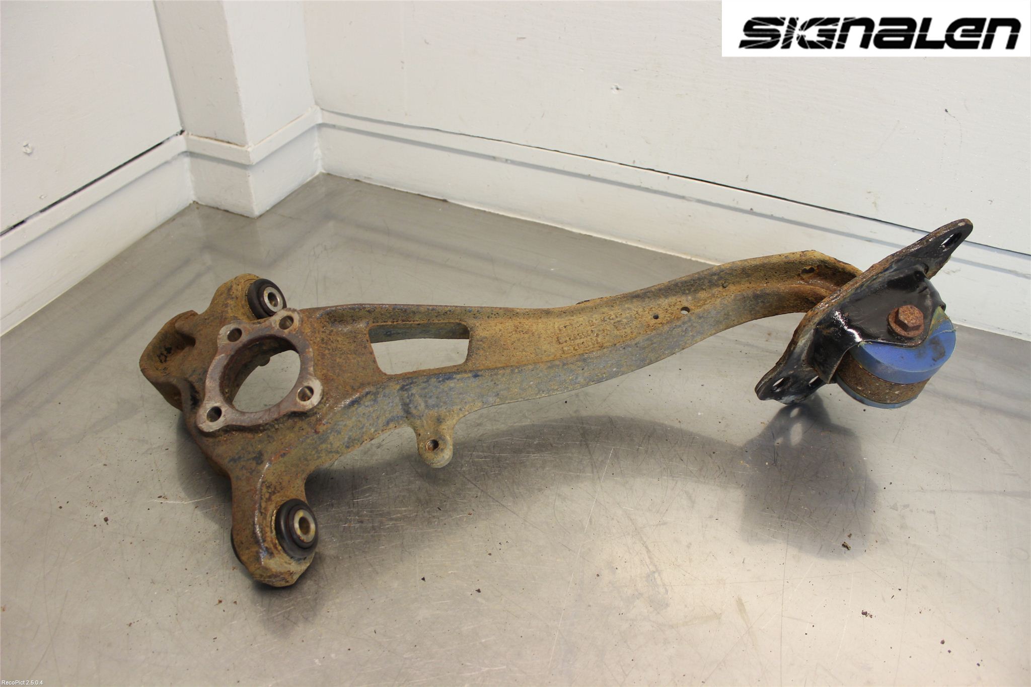 Saab 9-5     06-10 Spindel Vb