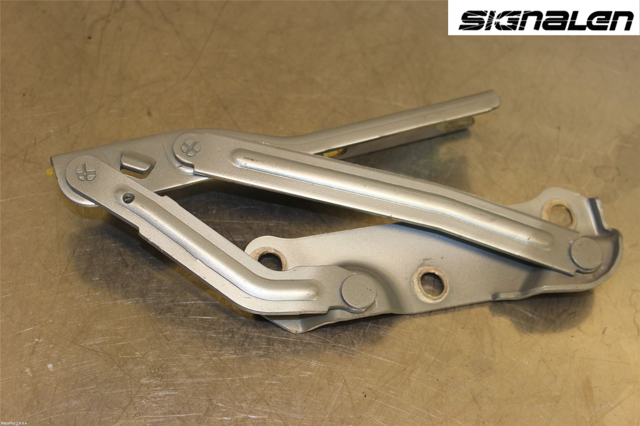 Saab 9-5     06-10 Panser Hengsel - Hengsler