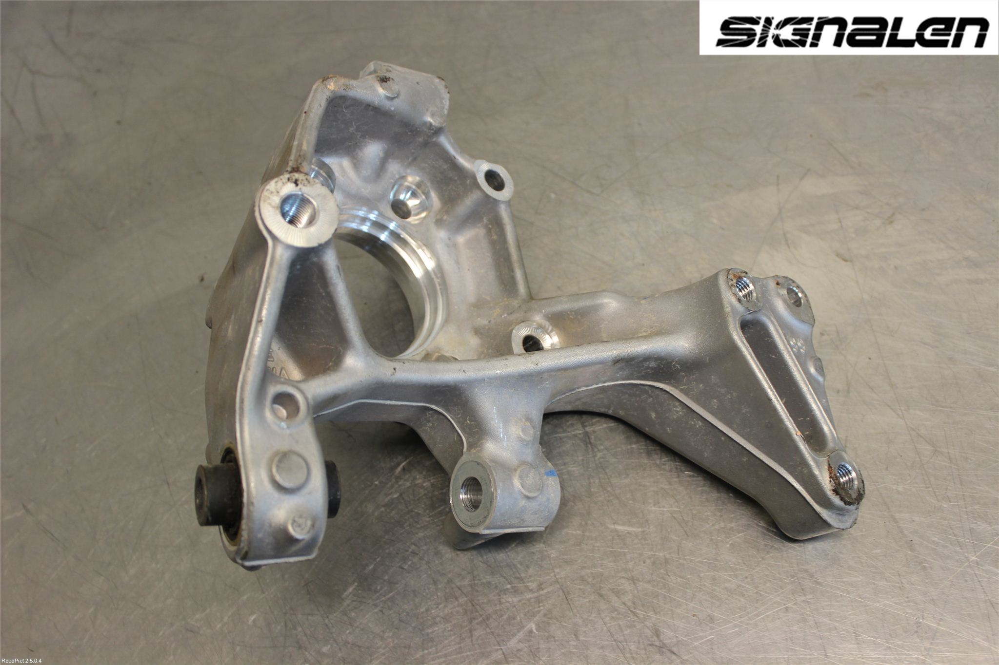 Audi Q3 8U 12-18 Spindel Vb