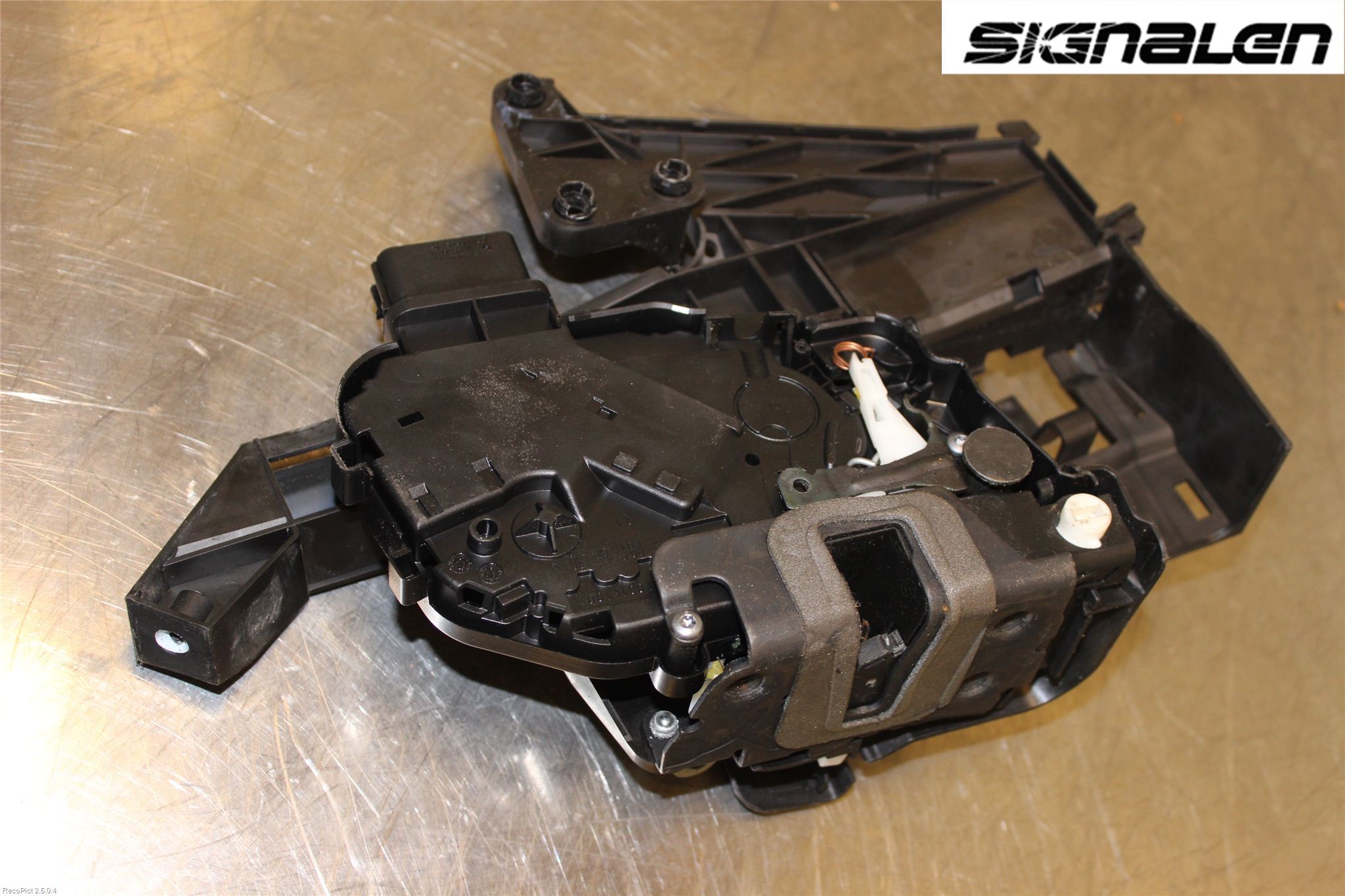Ford KUGA 08-12 Dørlås - Låsekasse