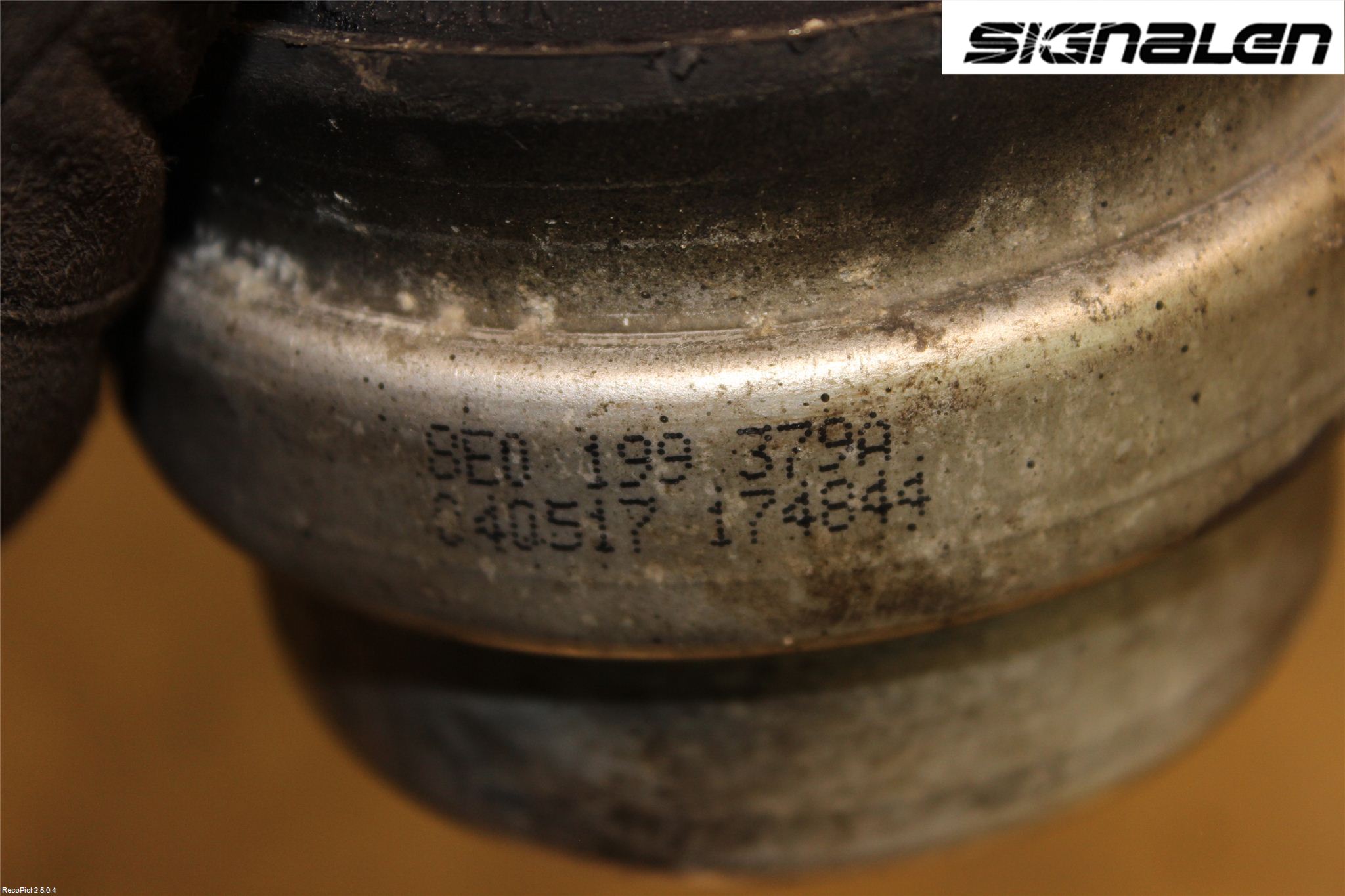 Audi A4/S4 01-05 Motor Feste Gummi