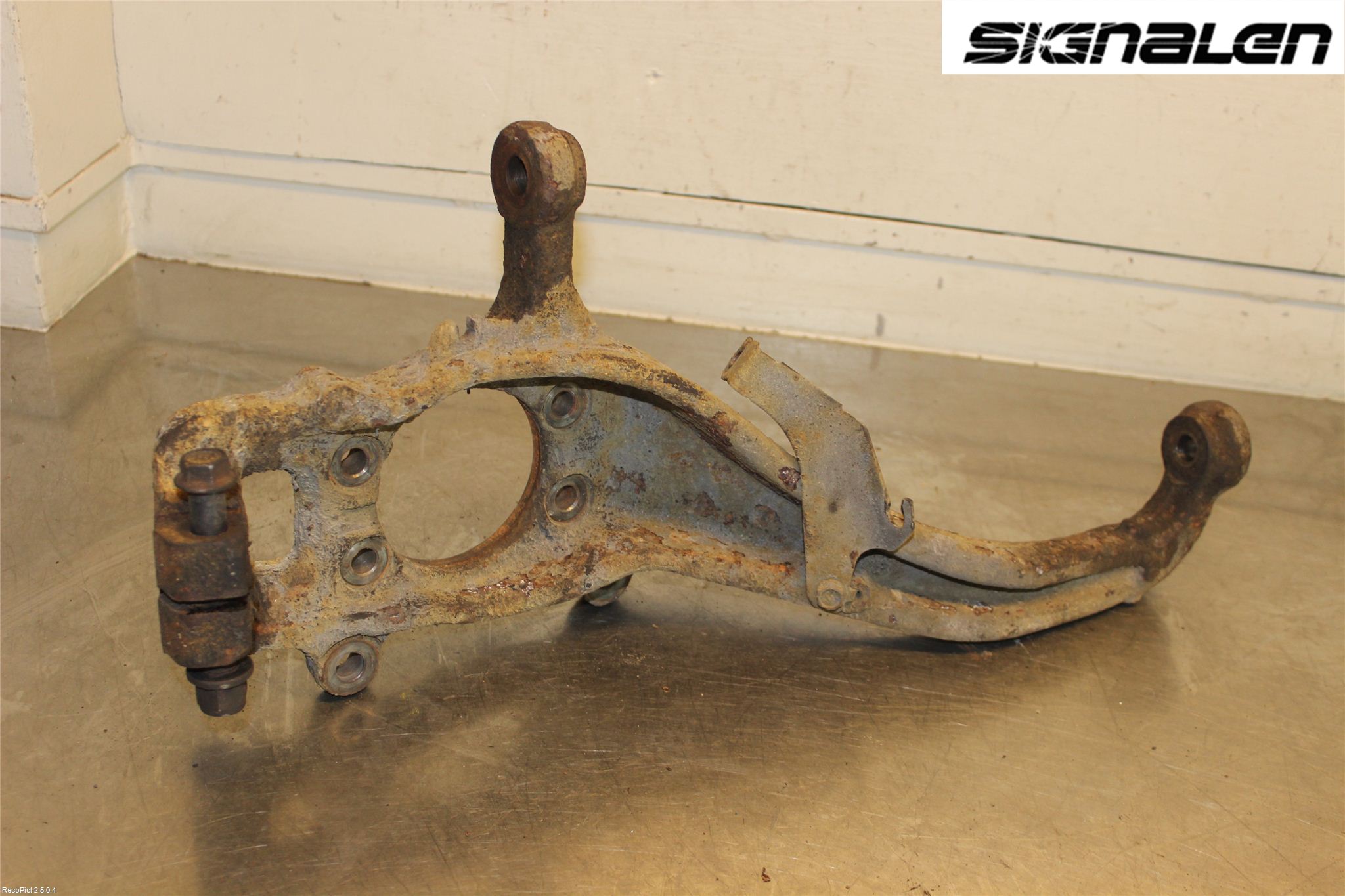 Nissan NAVARA 05-16 Spindel Hf