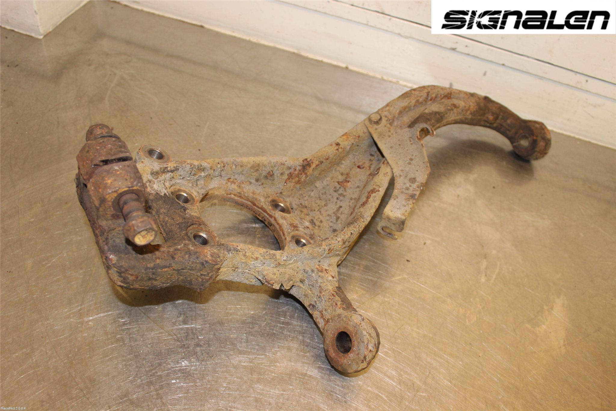 Nissan NAVARA 05-16 Spindel Vf