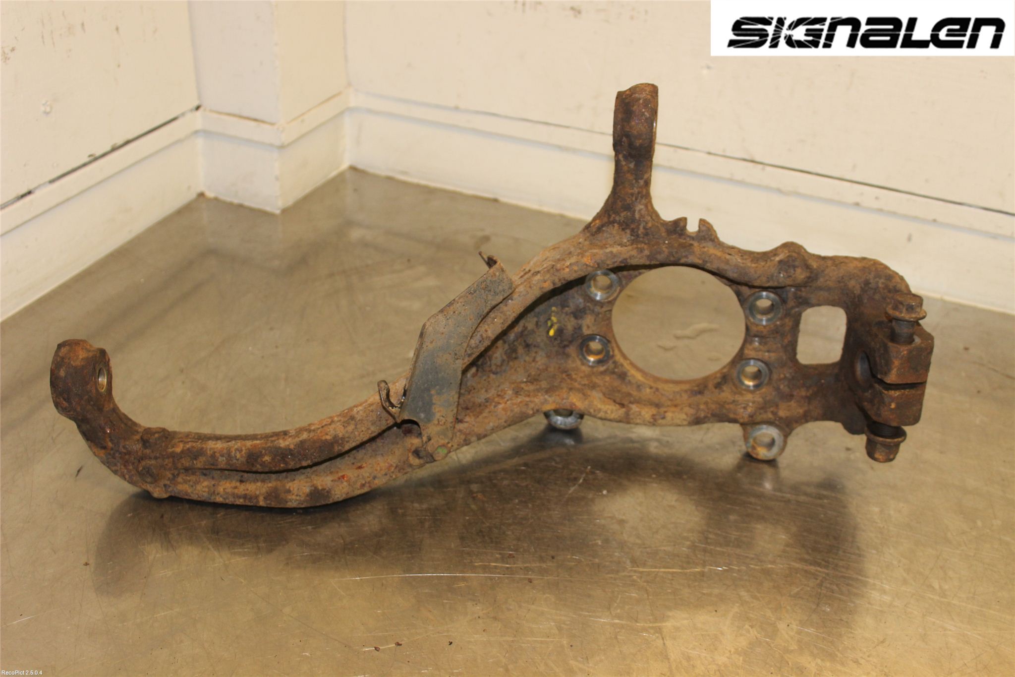 Nissan NAVARA 05-16 Spindel Vf