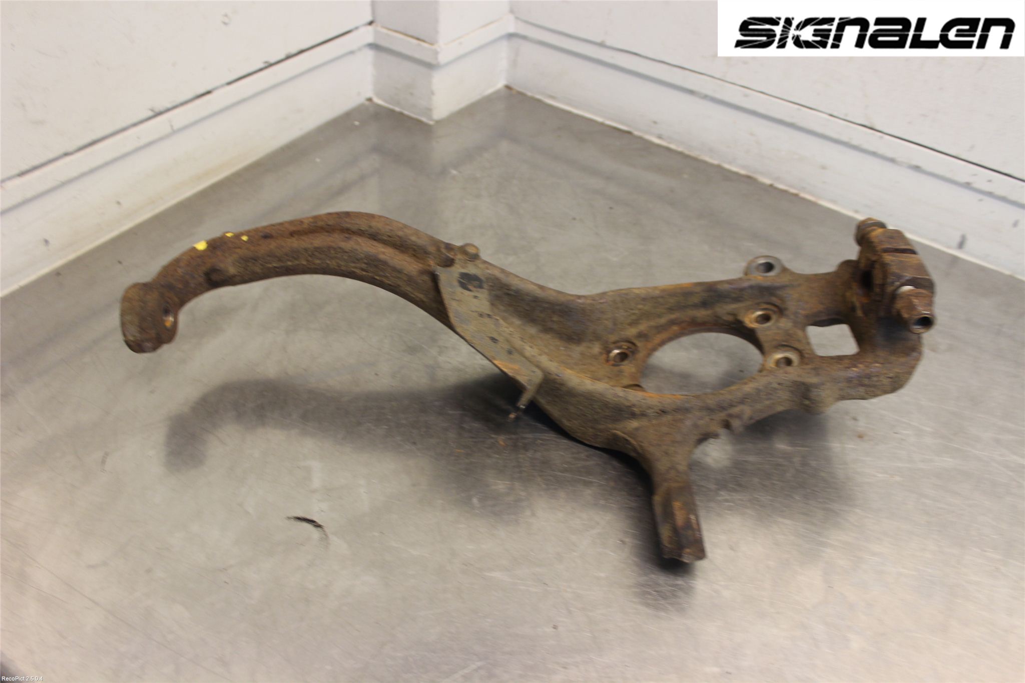 Nissan NAVARA 05-16 Spindel Hf