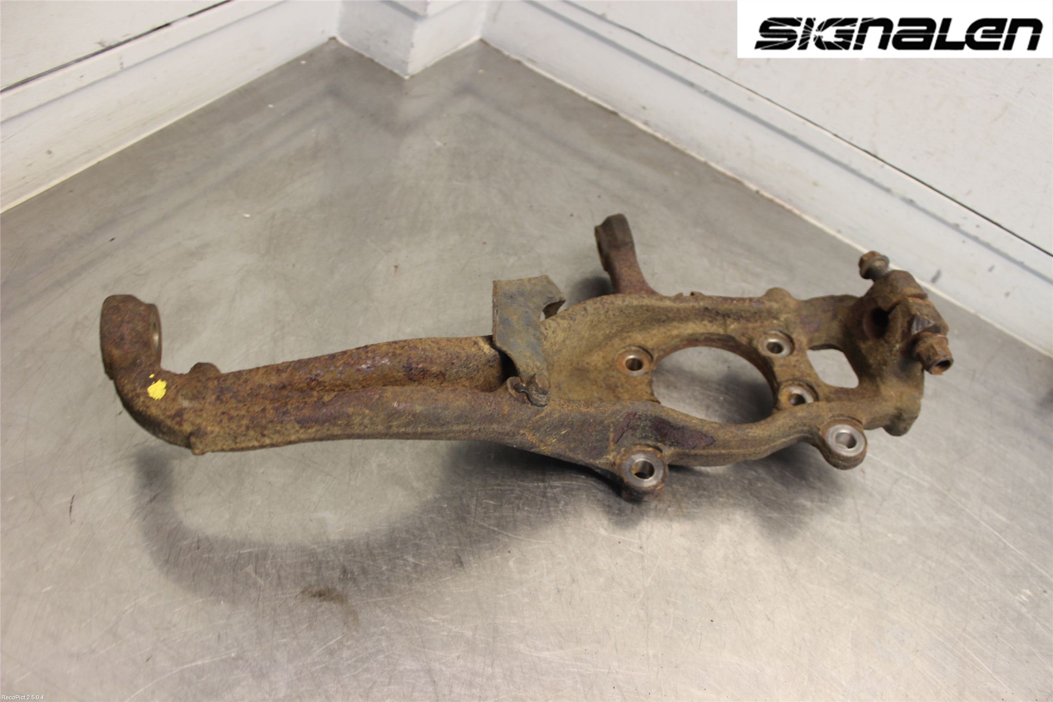 Nissan NAVARA 05-16 Spindel Vf