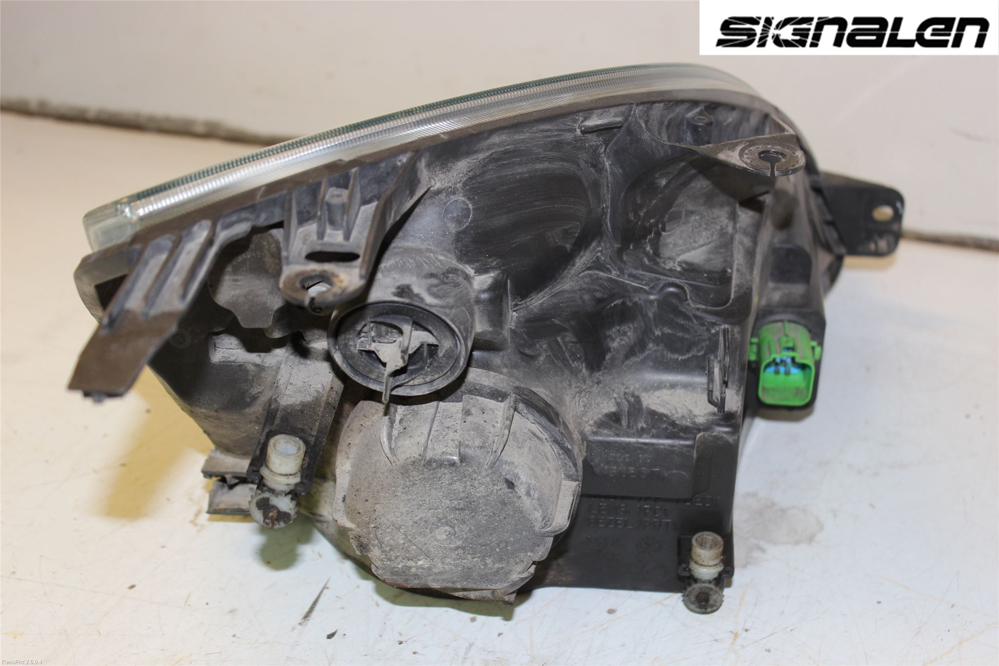 Ford FIESTA     02-05 Frontlykt Venstre