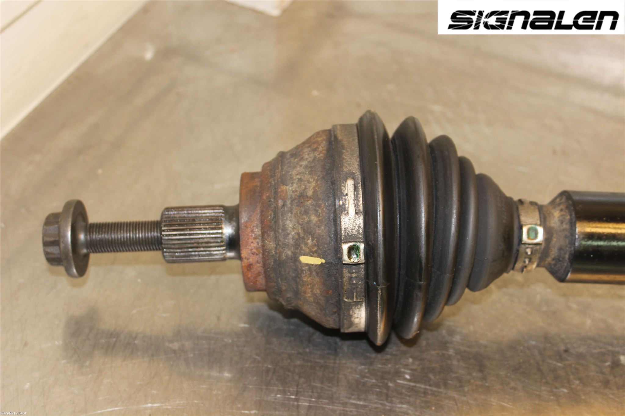 Volkswagen VW PASSAT 11-14 Drivaksel Foran Kompl Høyre