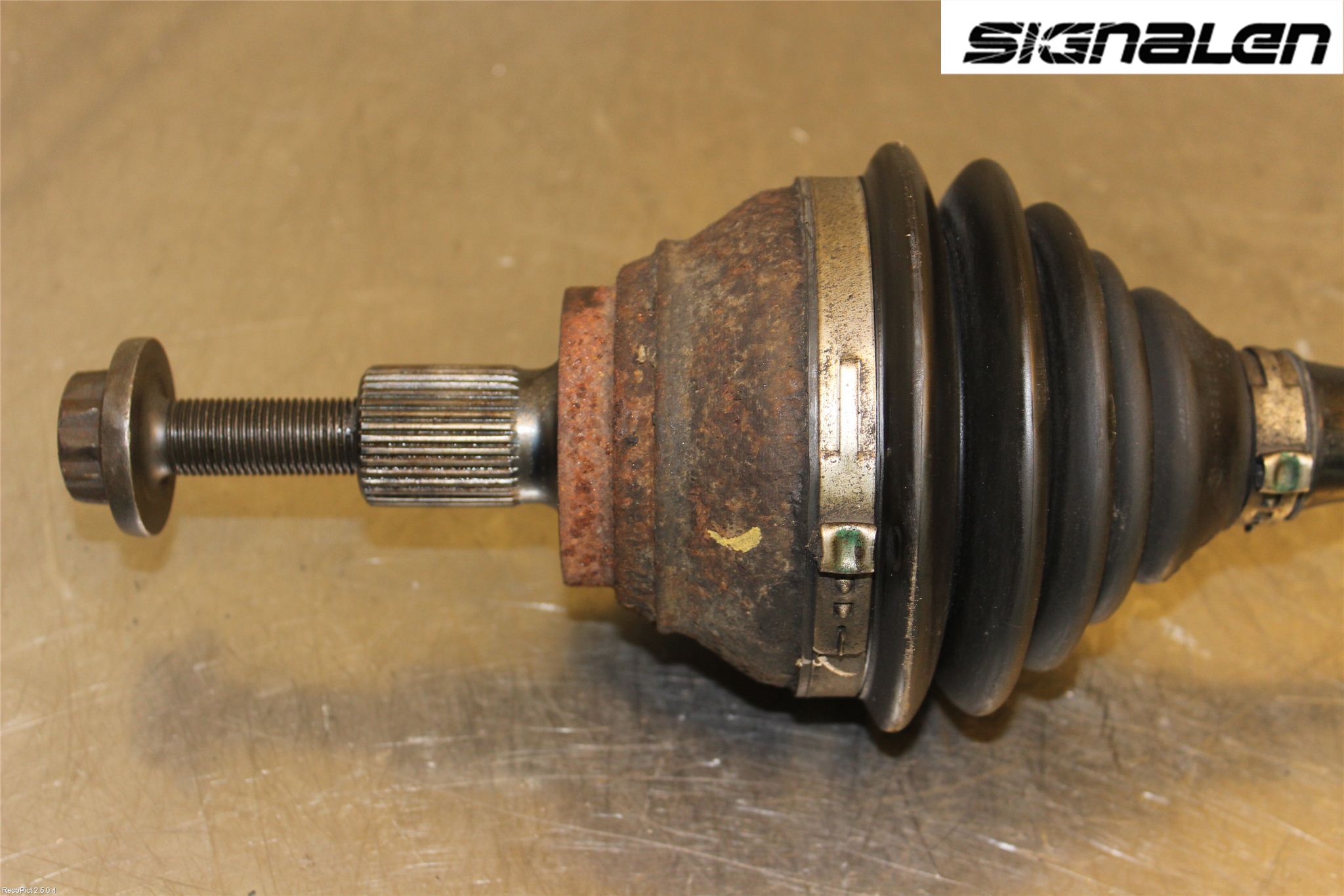 Volkswagen VW PASSAT 11-14 Drivaksel Foran Kompl Venstre