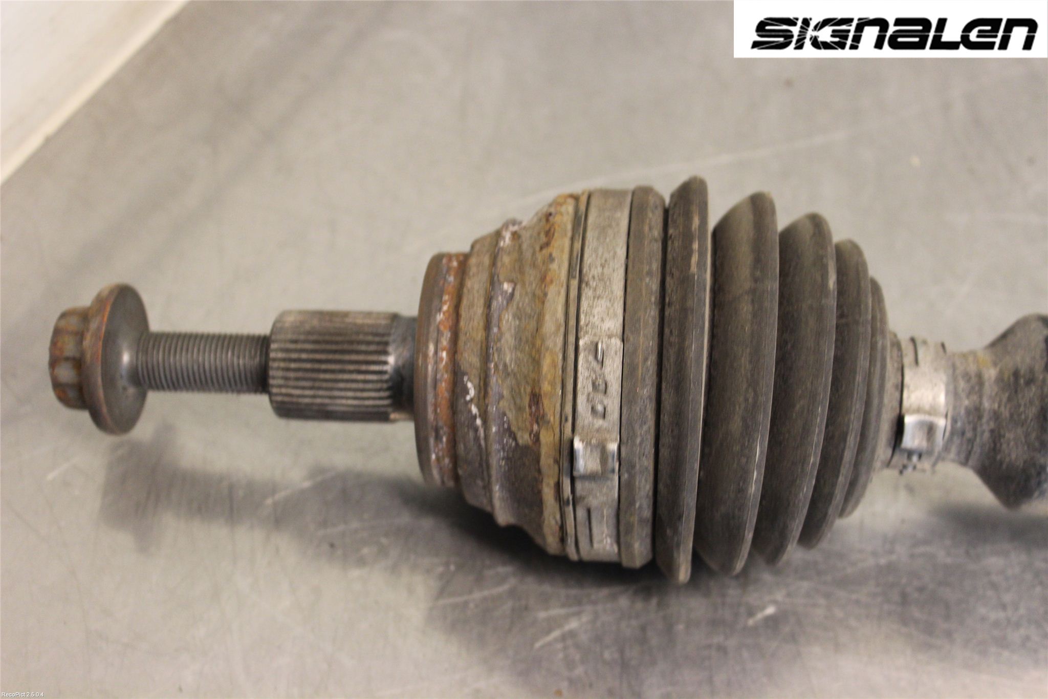 Volkswagen VW PASSAT 11-14 Drivaksel Foran Kompl Høyre