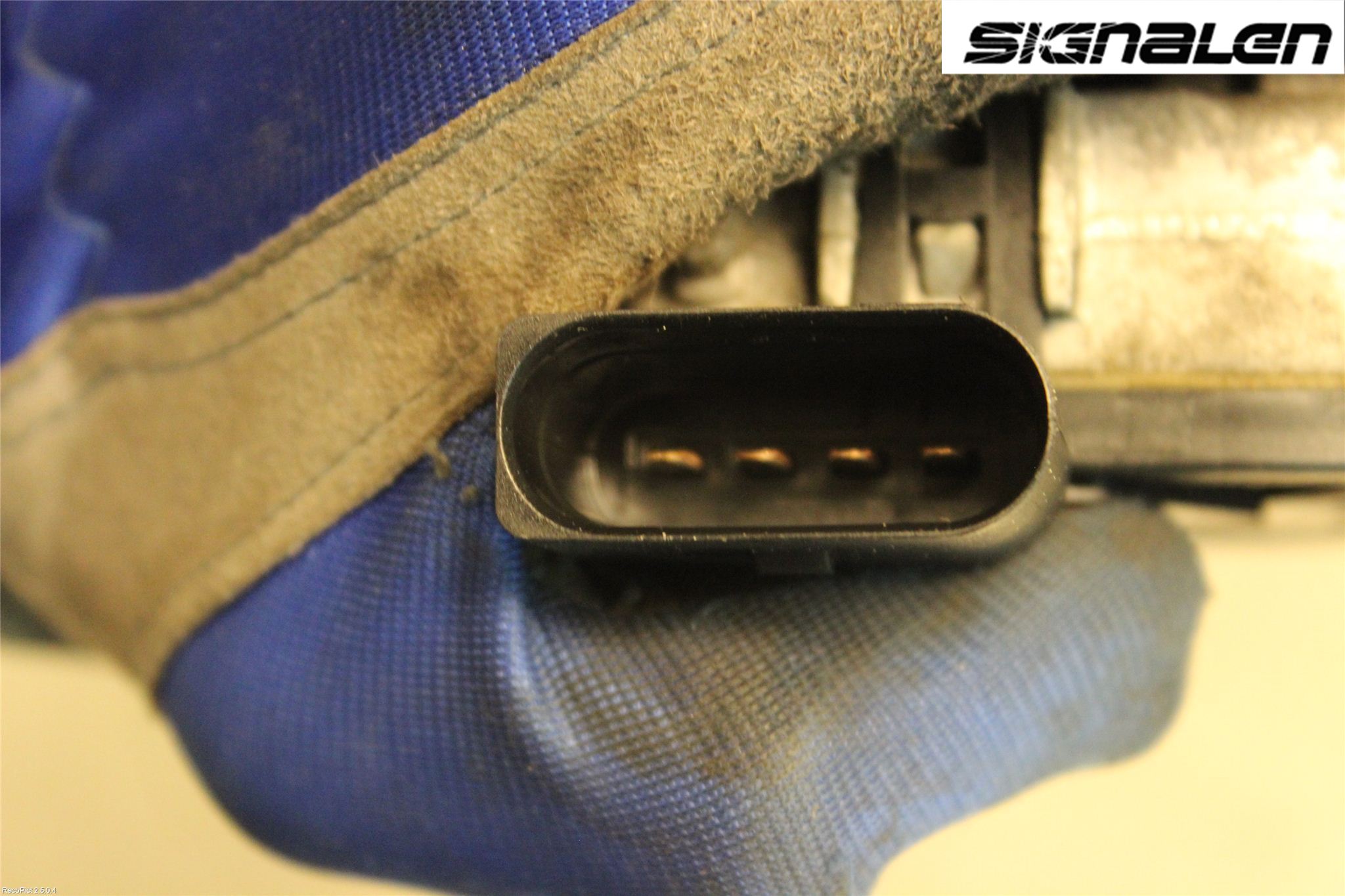 Ford FOCUS     04-07 Viskermotor Frontrute