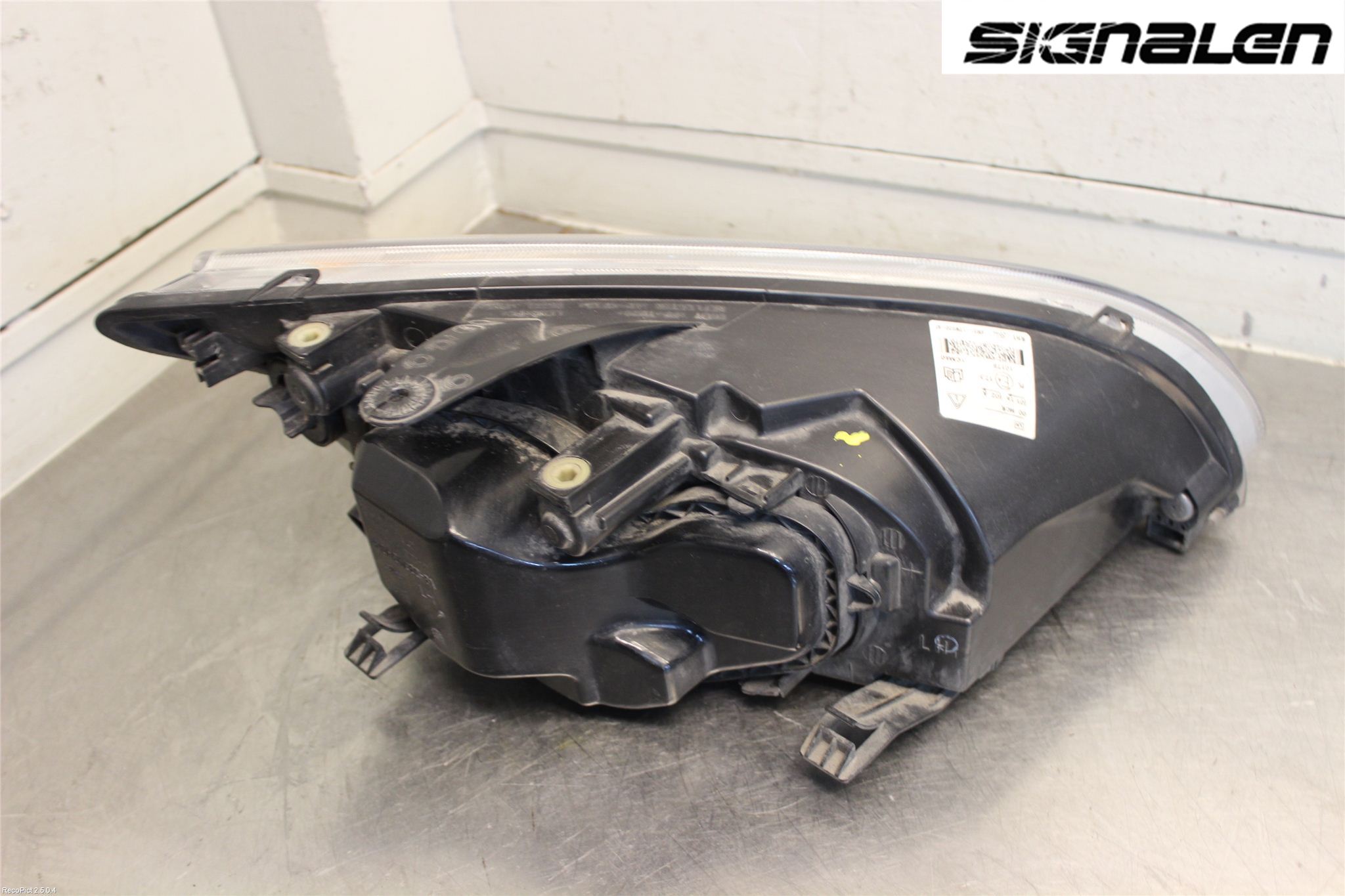 Ford FOCUS     04-07 Frontlykt Venstre