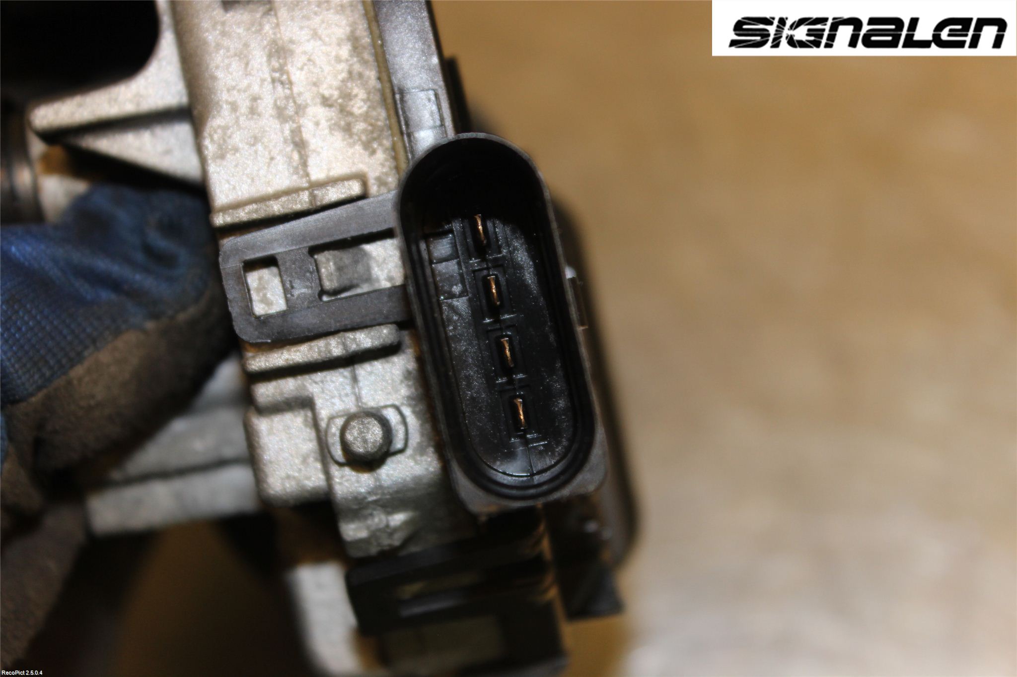 Ford FOCUS     04-07 Viskermotor Frontrute