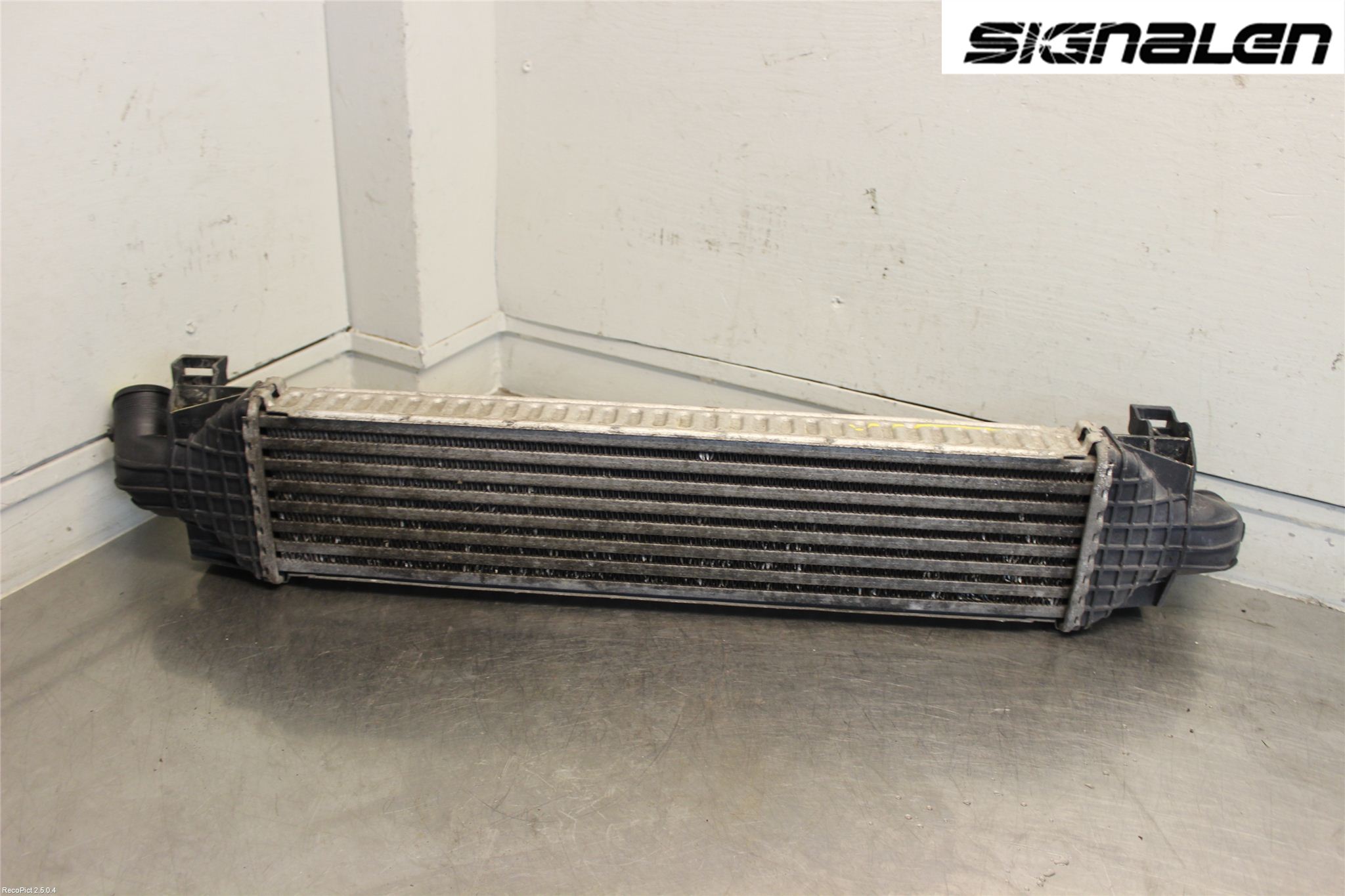 Ford FOCUS     04-07 Intercooler Radiator