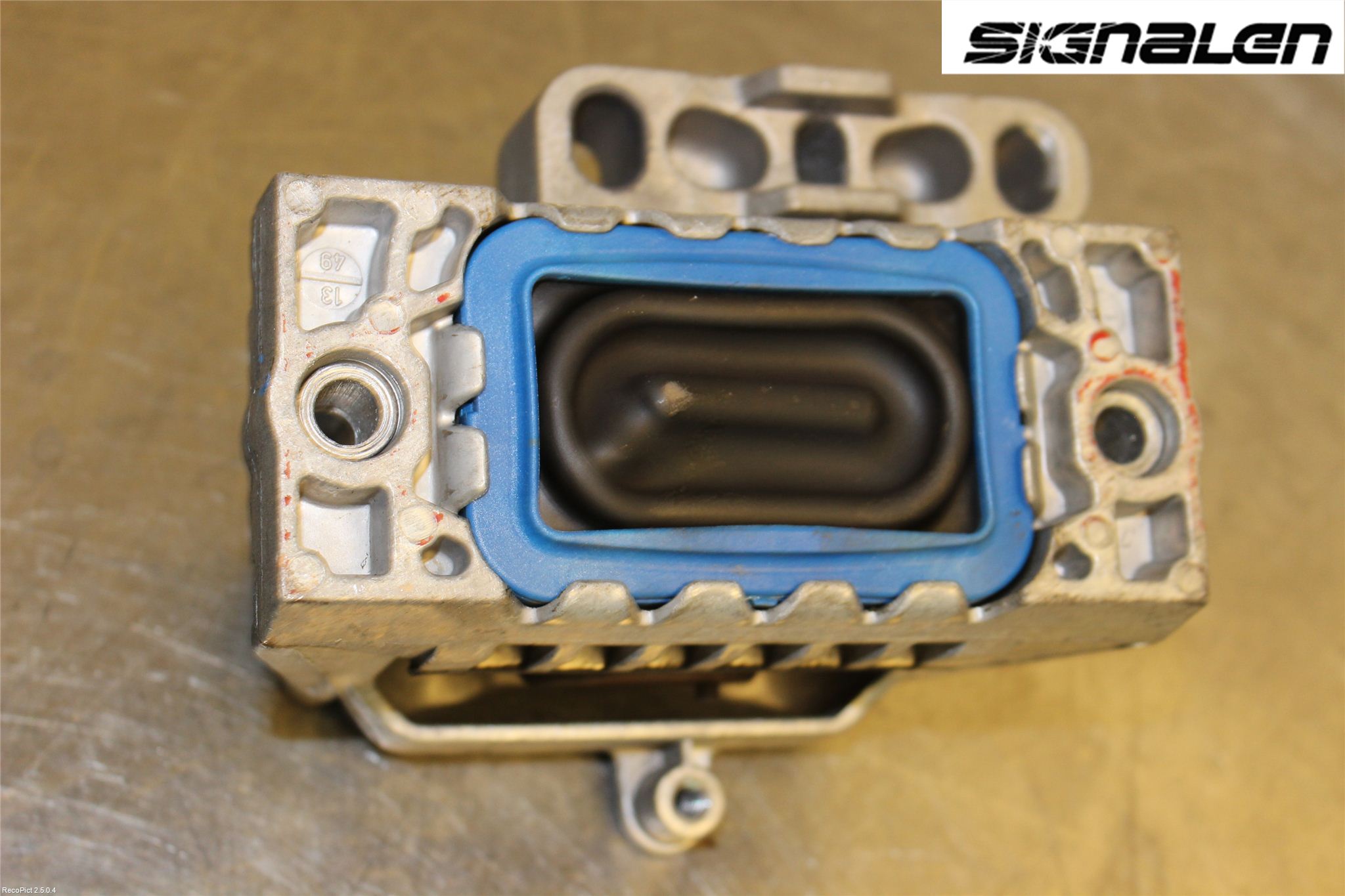 Volkswagen VW PASSAT 11-14 Motor Feste Gummi