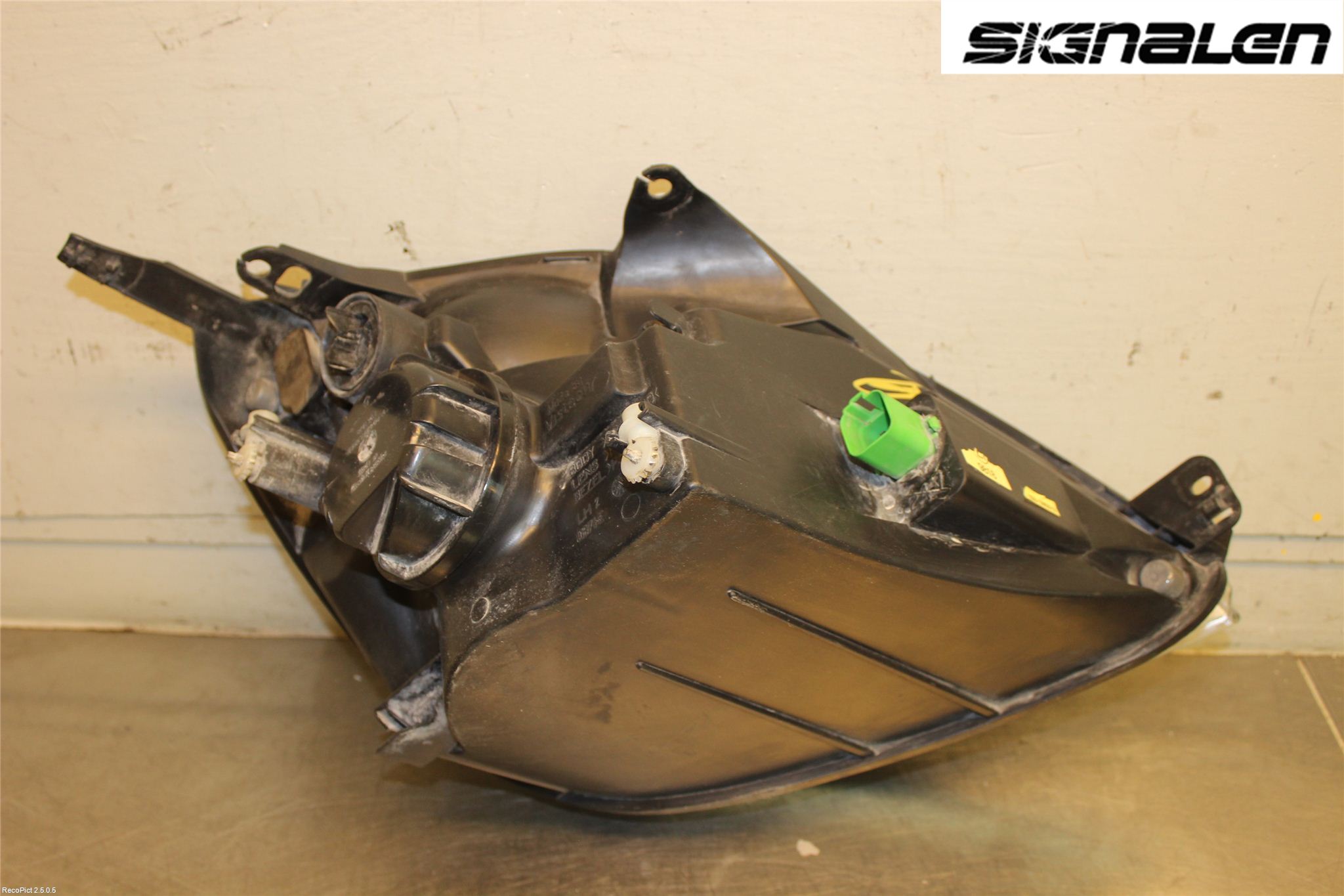 Ford FIESTA     02-05 Frontlykt Venstre