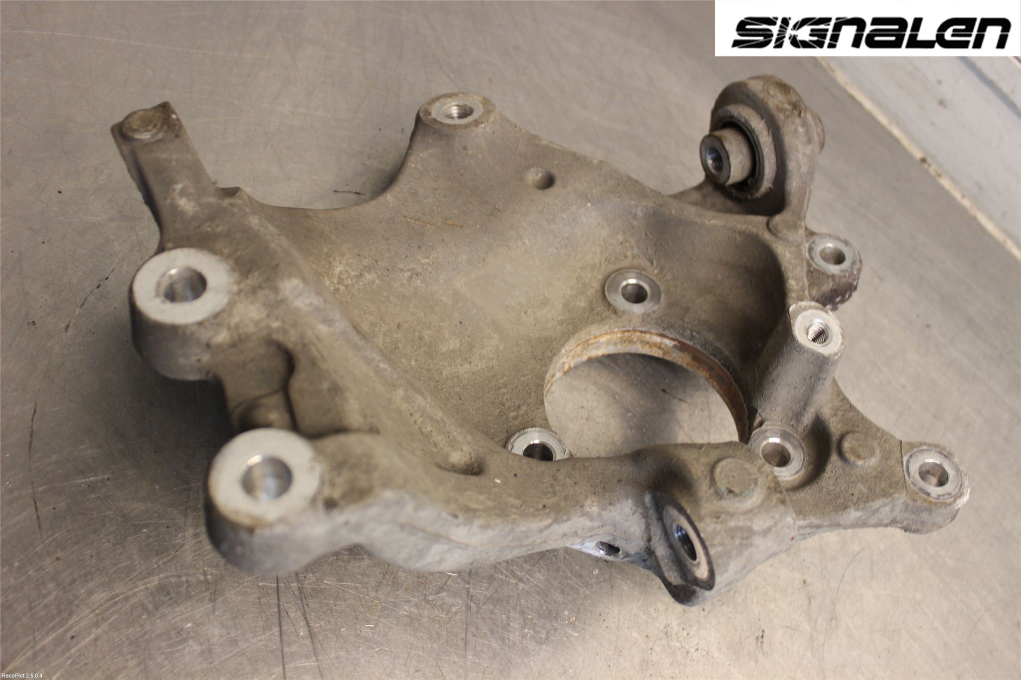 Opel INSIGNIA 09-16 Spindel Vb