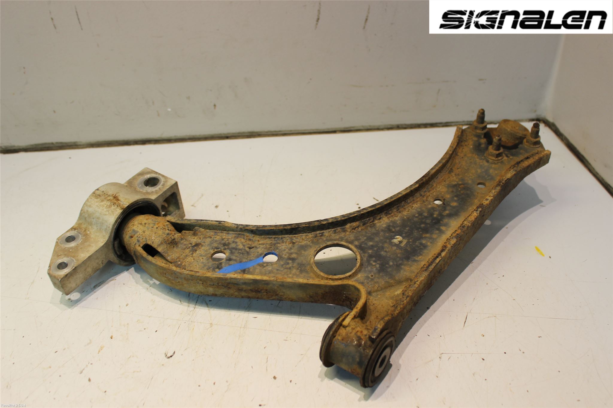 Volkswagen VW CADDY      04-10 Bærearm Foran Høyre Nedre