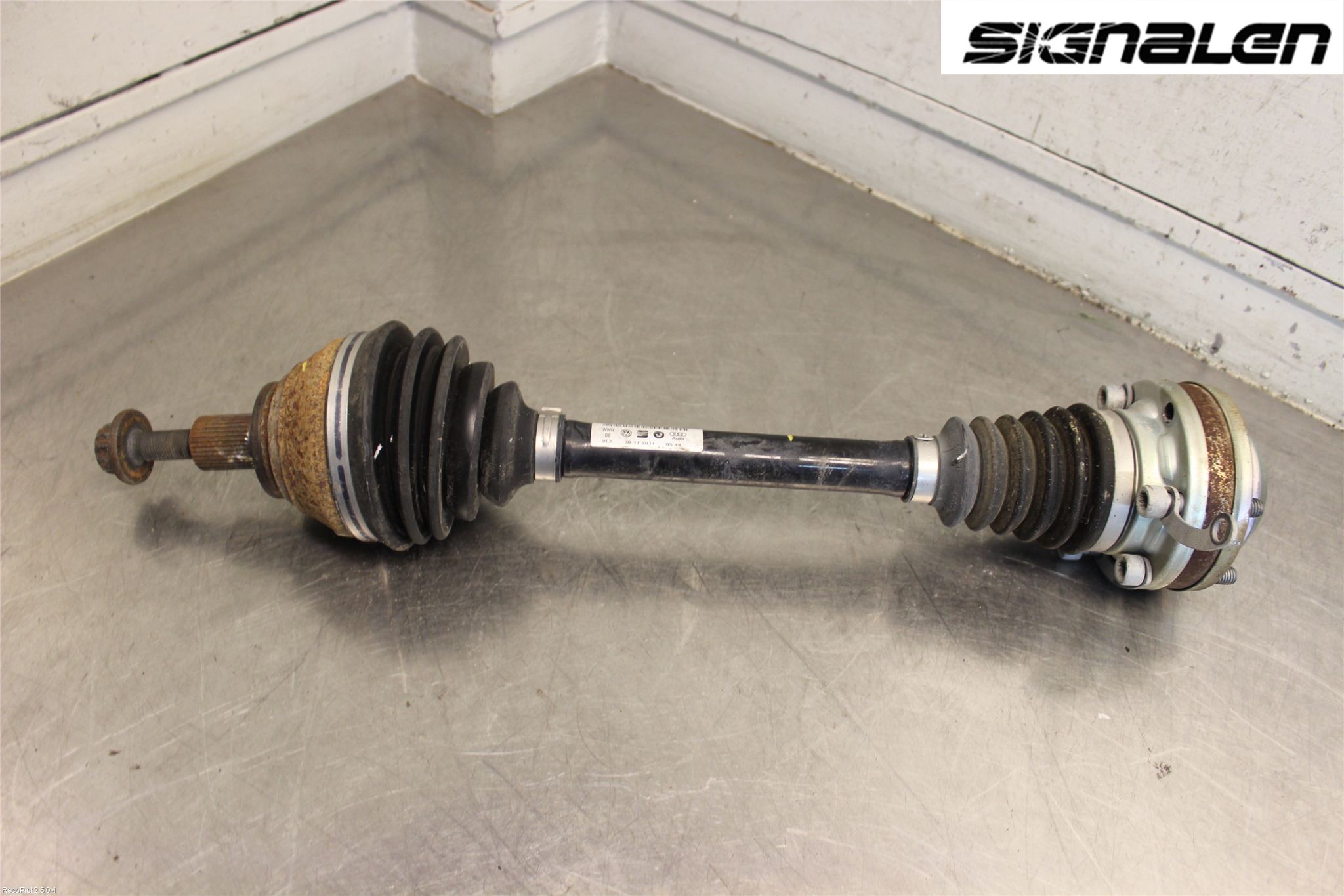 Volkswagen VW CADDY 11-15 Drivaksel Foran Kompl Venstre