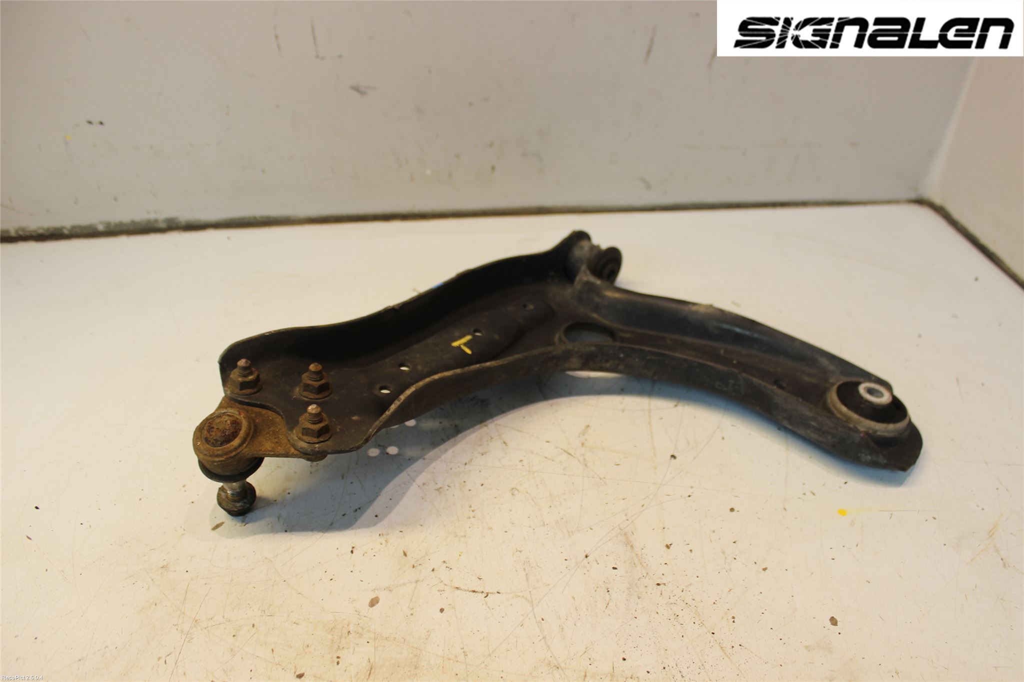Volkswagen VW POLO 10-17 Bærearm Foran Høyre Nedre