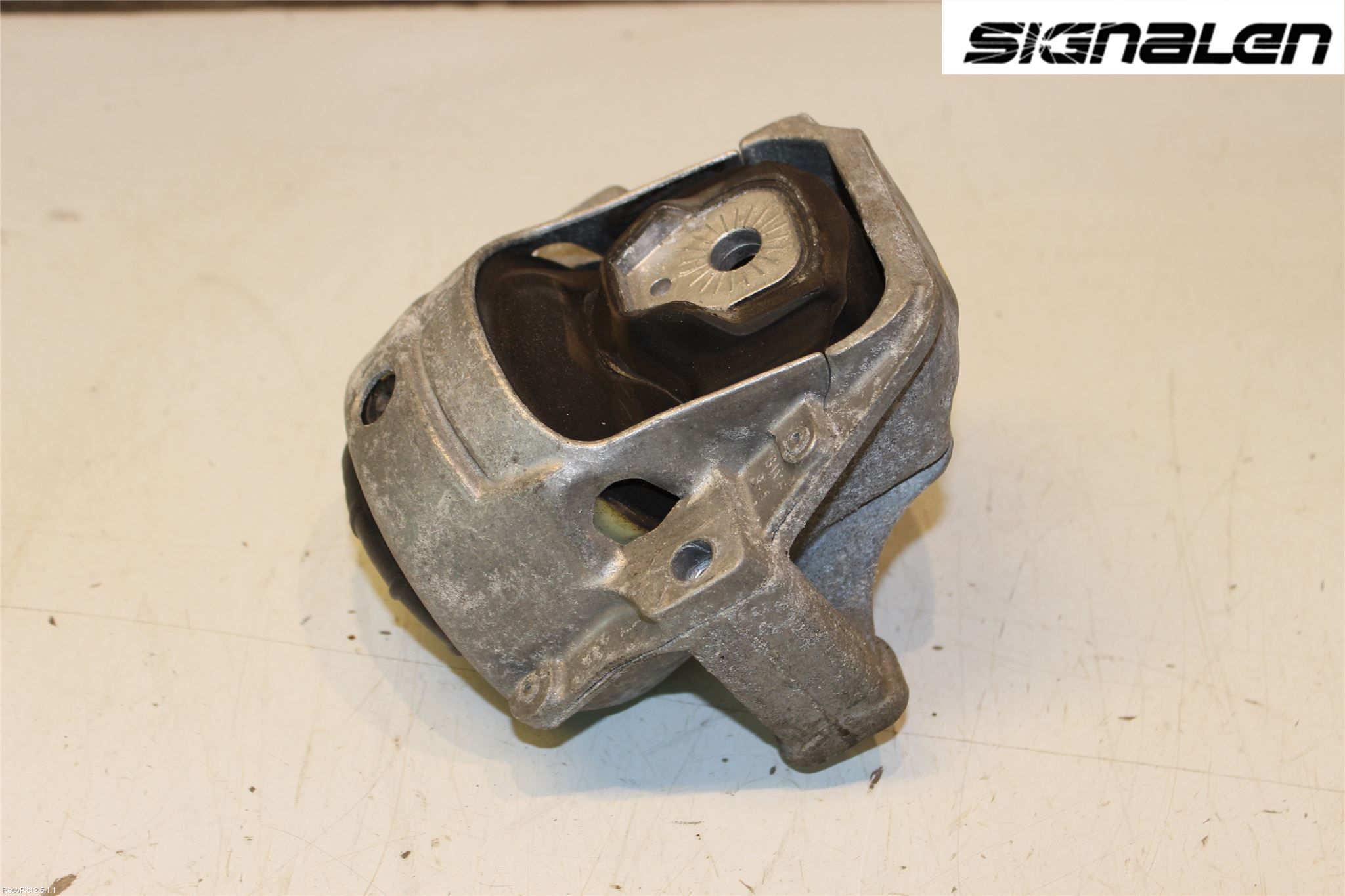 Audi A4 12-15 Motor Feste Gummi