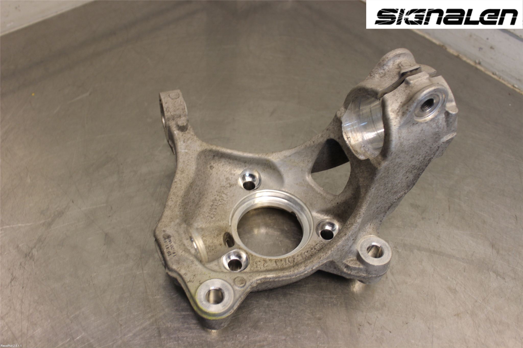 Volkswagen VW PASSAT 15-19 Spindel Vf