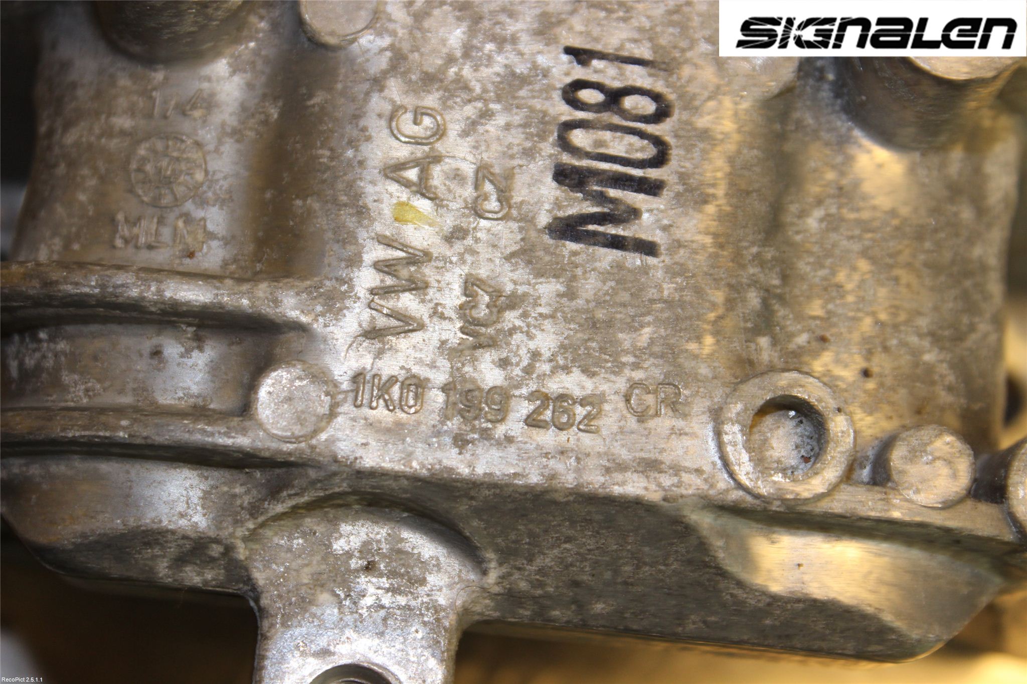 Volkswagen VW PASSAT 11-14 Motor Feste Gummi