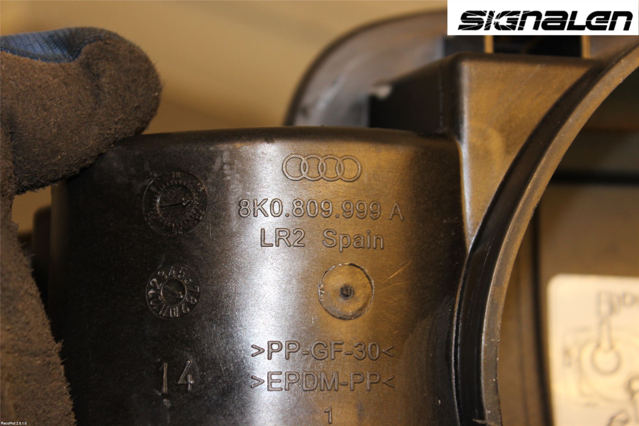 Audi A4 ALLROAD 09-16 Drivstoff Tankluke