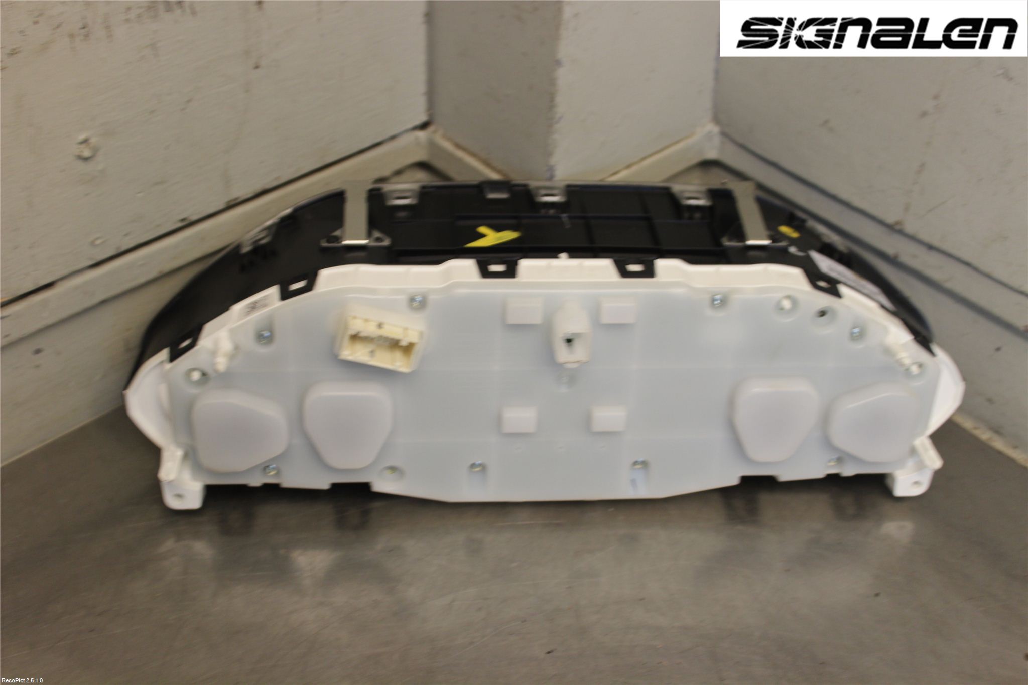 Peugeot 208 12-15 Instr Kombinert