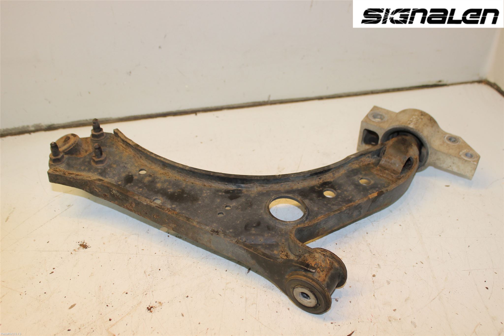 Volkswagen VW CADDY      04-10 Bærearm Foran Venstre Nedre