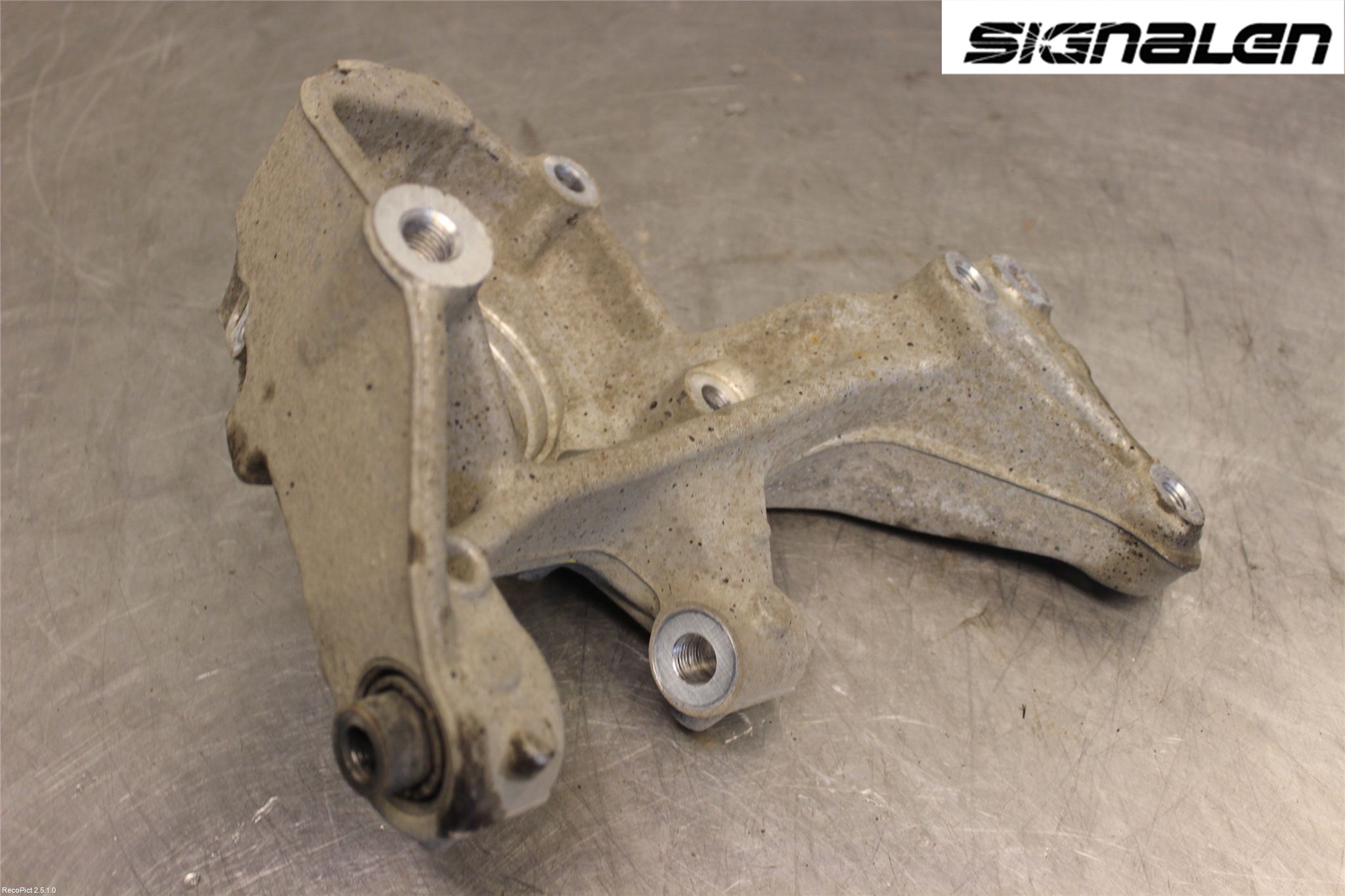 Volkswagen VW GOLF VI 09-13 Spindel Vb