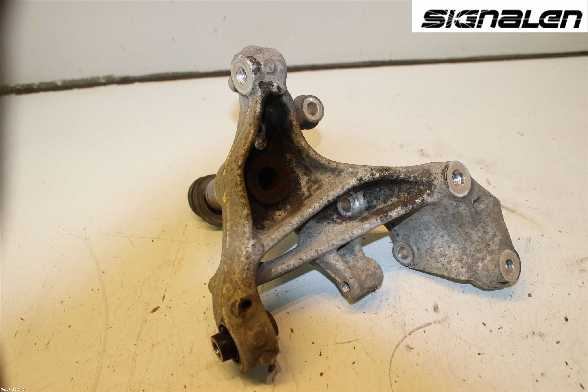 Volkswagen VW PASSAT 15-19 Spindel Vb